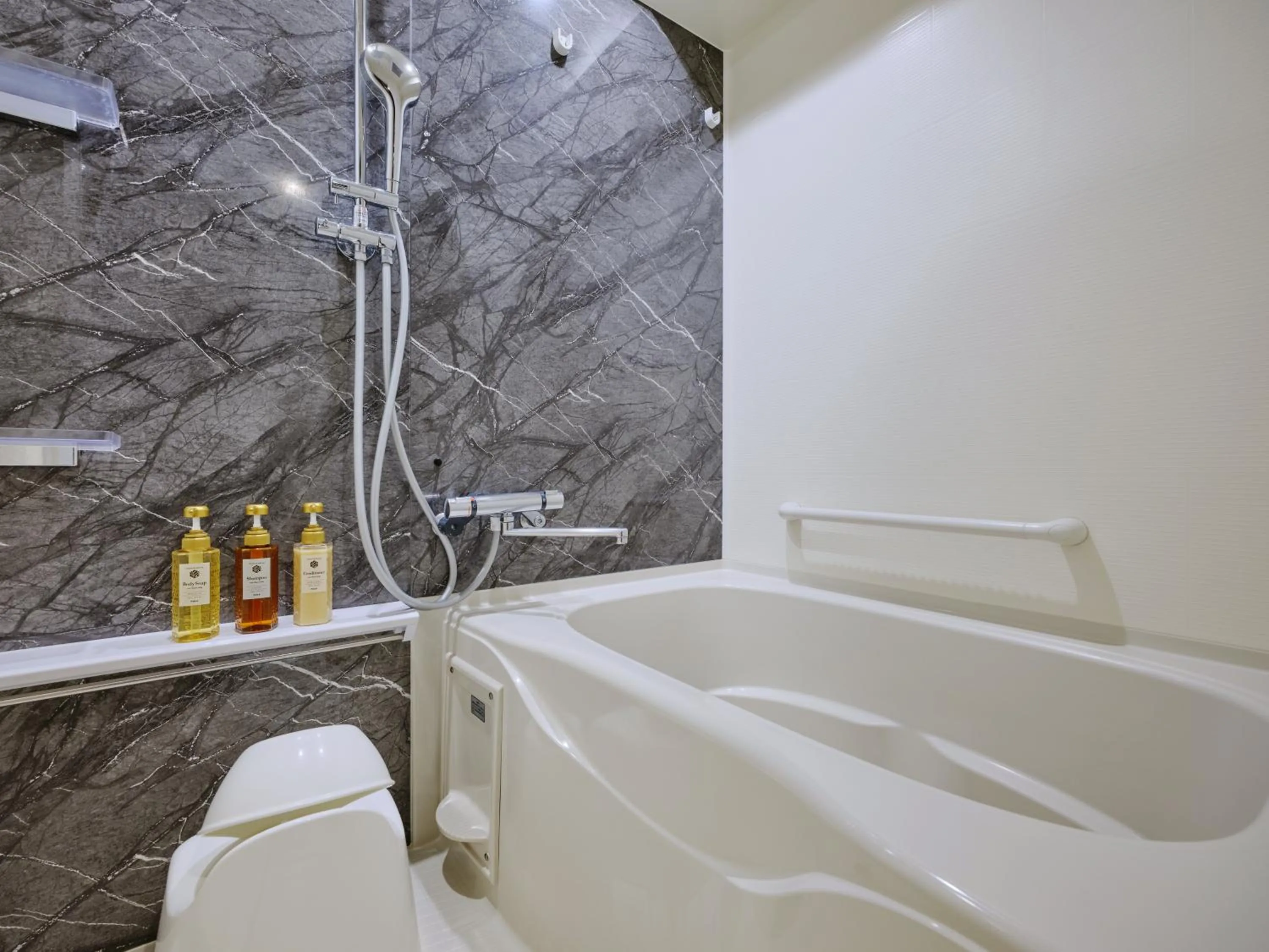 Bathroom in MONday Apart Premium HAMAMATSUCHO