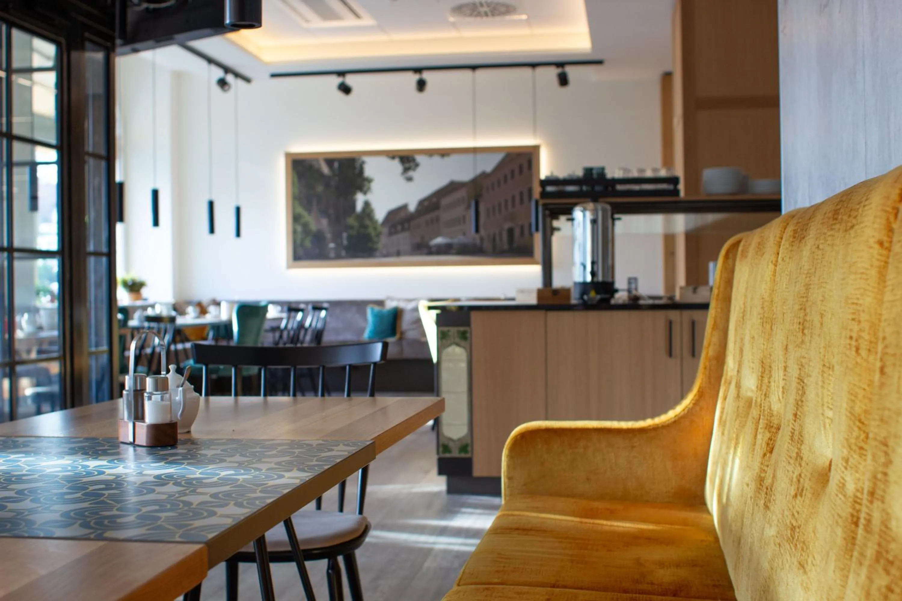 Restaurant/places to eat in Hotel Ross