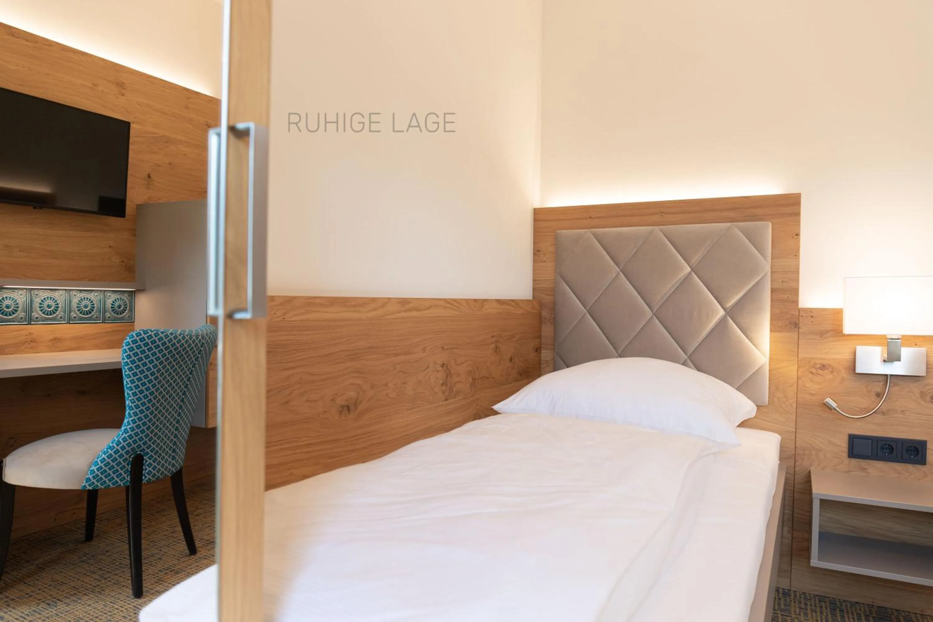 Photo of the whole room, Bed in Hotel Ross