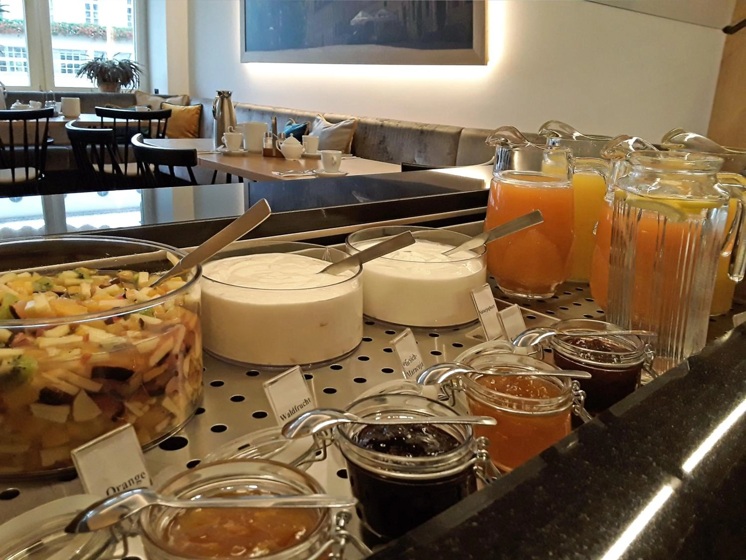 Breakfast in Hotel Ross