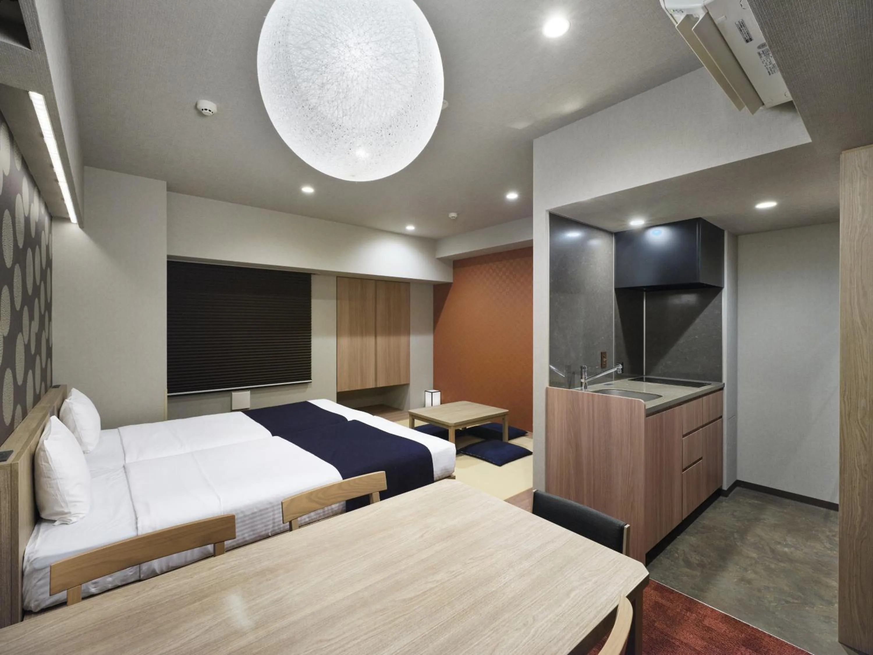 Bed in MONday Apart Premium 日本橋