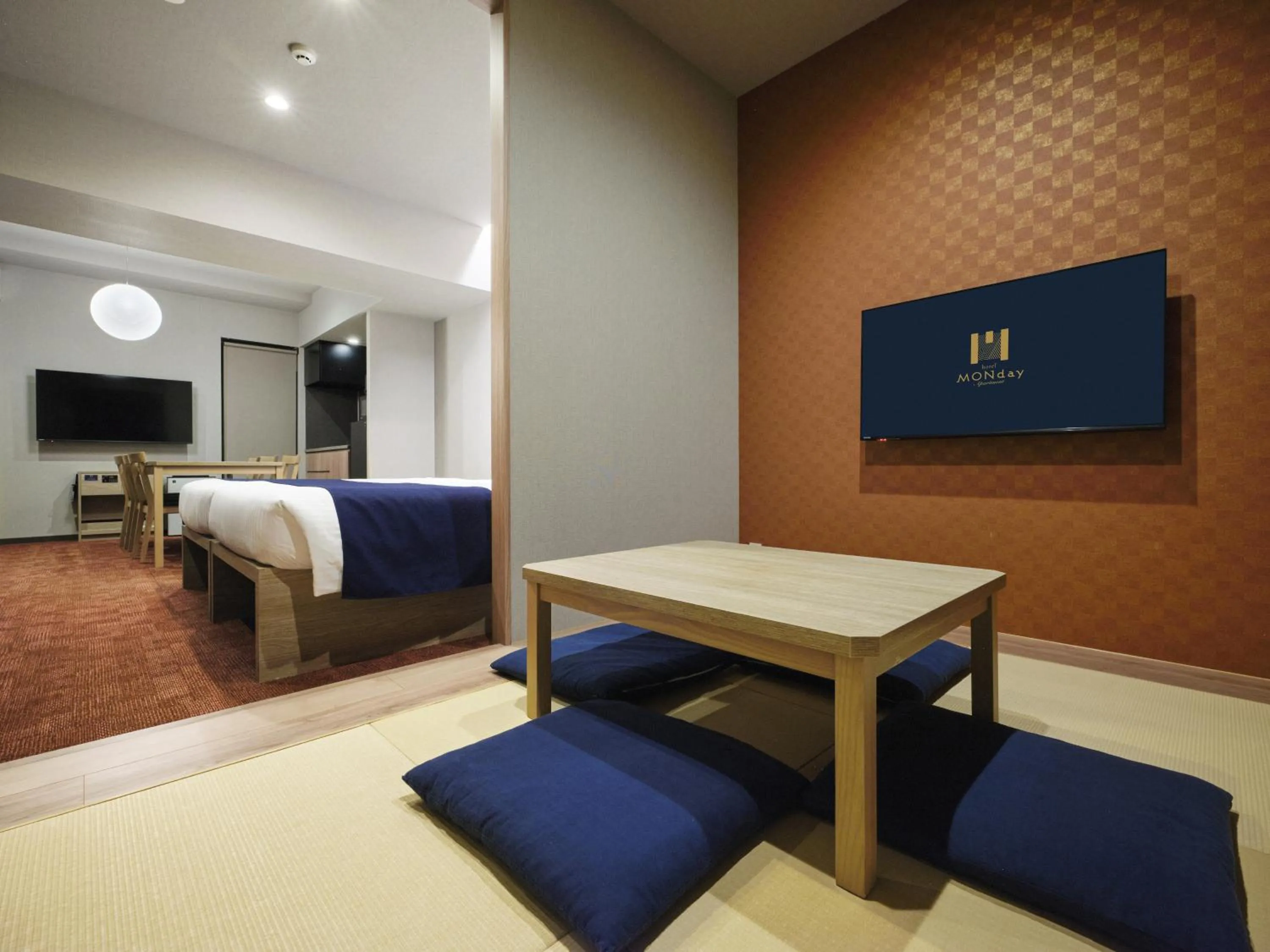 Bed in MONday Apart Premium 日本橋