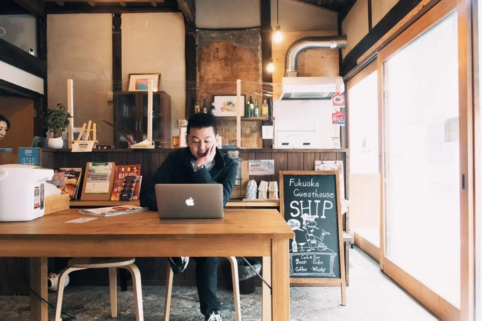 Lounge or bar in Fukuoka Guesthouse SHIP Lounge or bar in Fukuoka Guesthouse SHIP