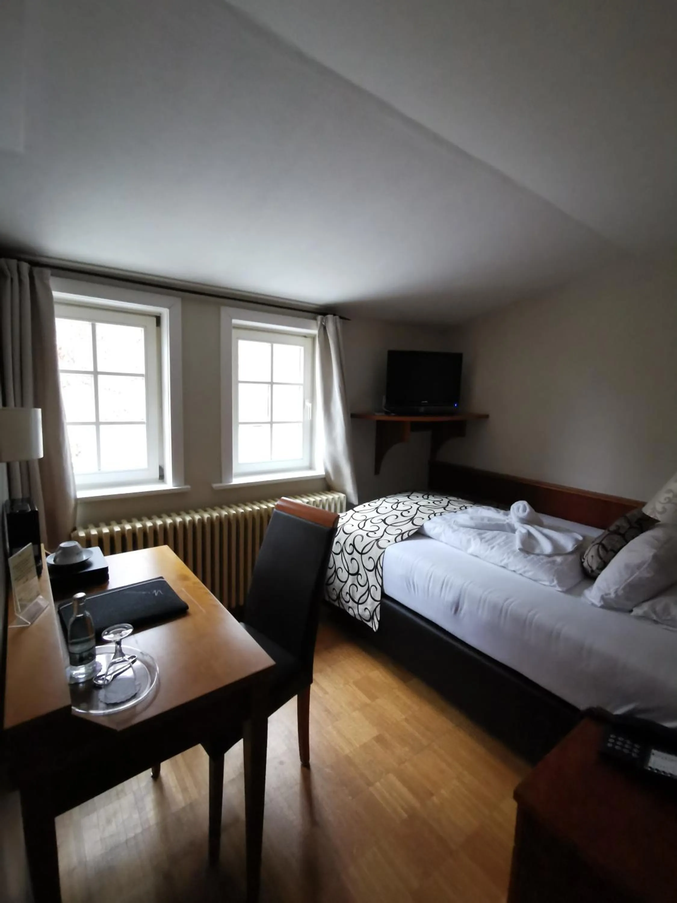 Photo of the whole room, Bed in Berghotel Eisenach