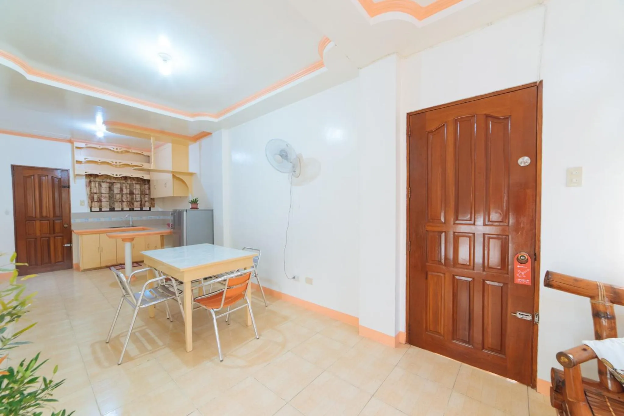 Dining area in RedDoorz @ Q Abeto Street Mandurriao