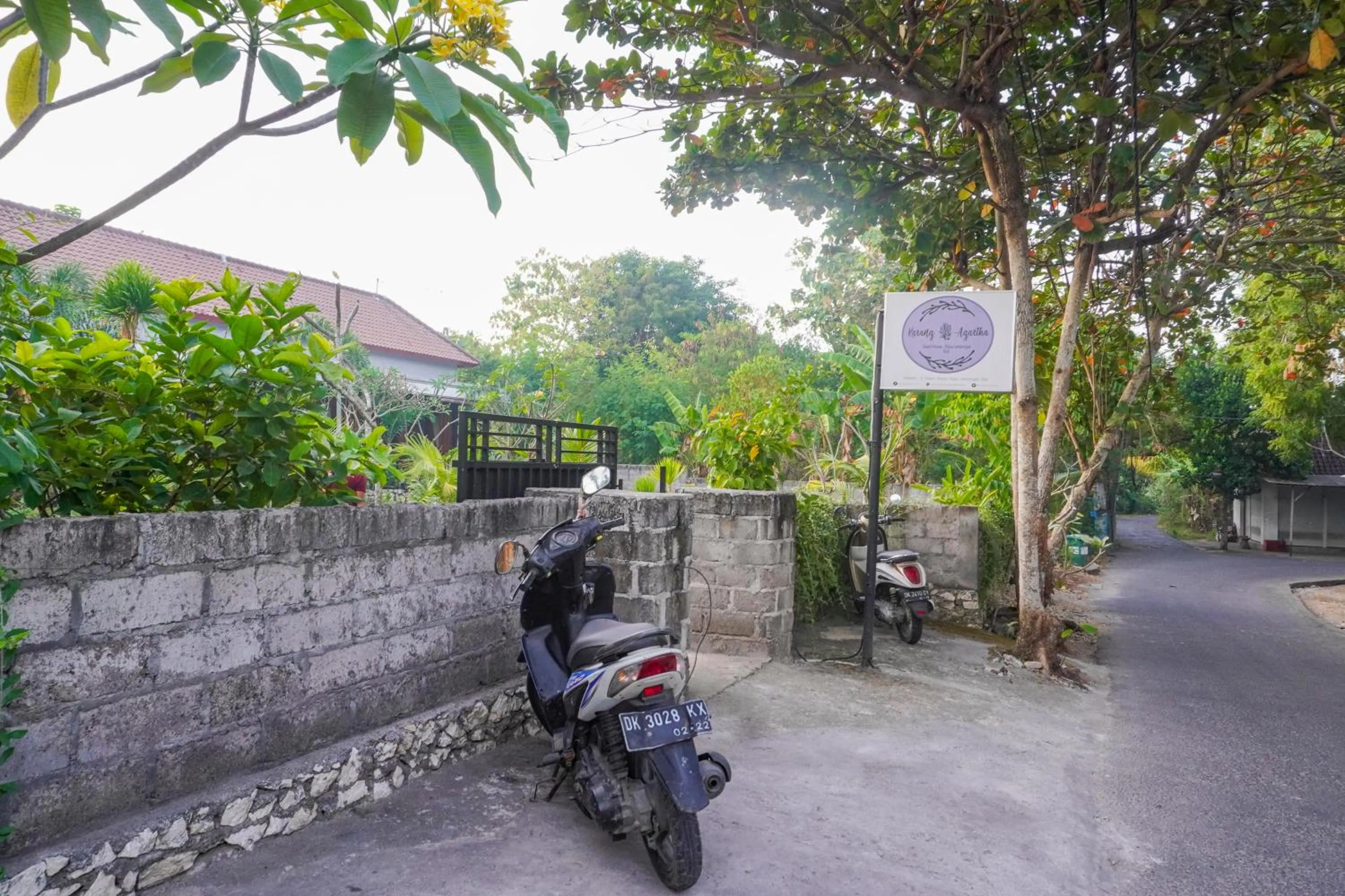 Parking in Karang Agartha Lembongan
