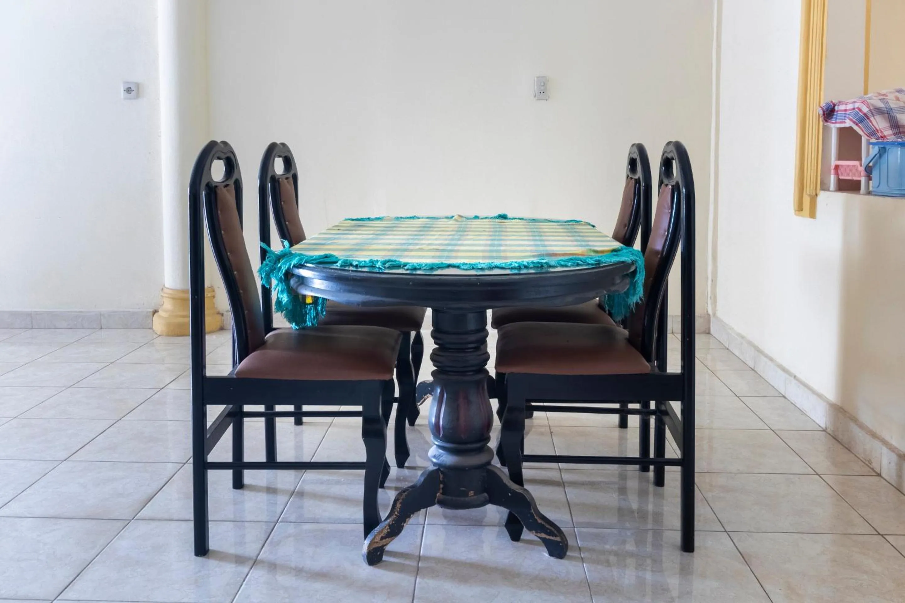 Dining area in RedDoorz at Samuel Homestay Pematangsiantar