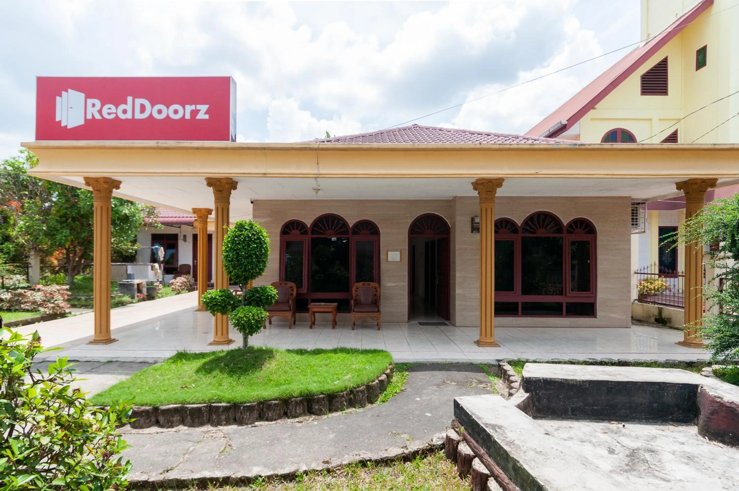 Property building in RedDoorz at Samuel Homestay Pematangsiantar
