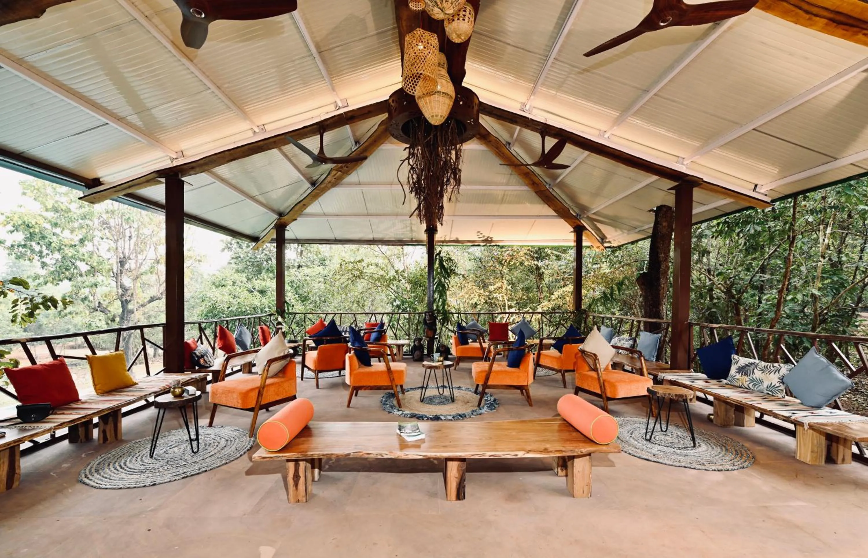 Lounge or bar in Kanha Jungle Camp
