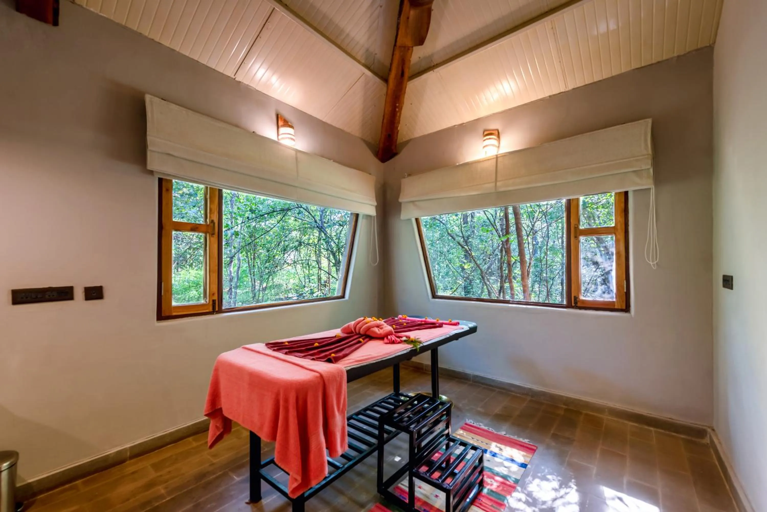 Spa and wellness centre/facilities in Kanha Jungle Camp