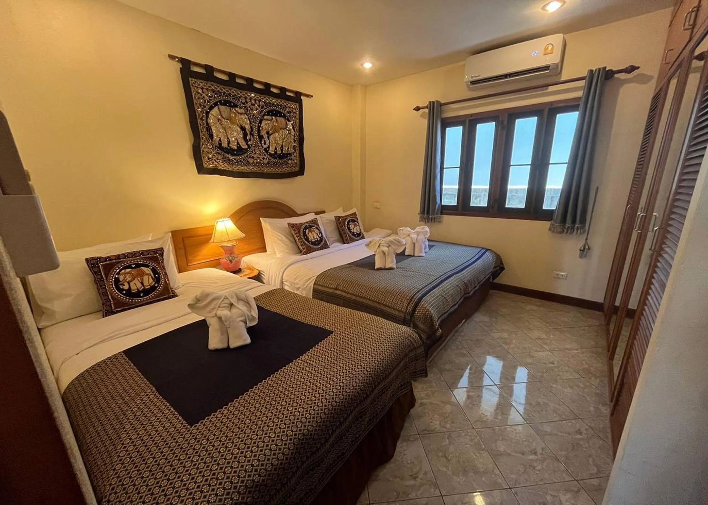 Bed in Ginis Beach Resort