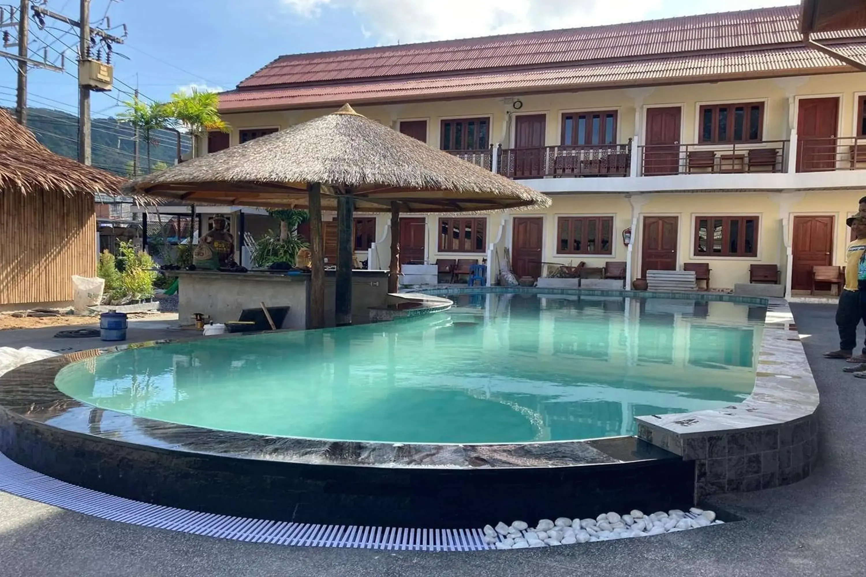 Swimming pool in Ginis Beach Resort Swimming pool in Ginis Beach Resort