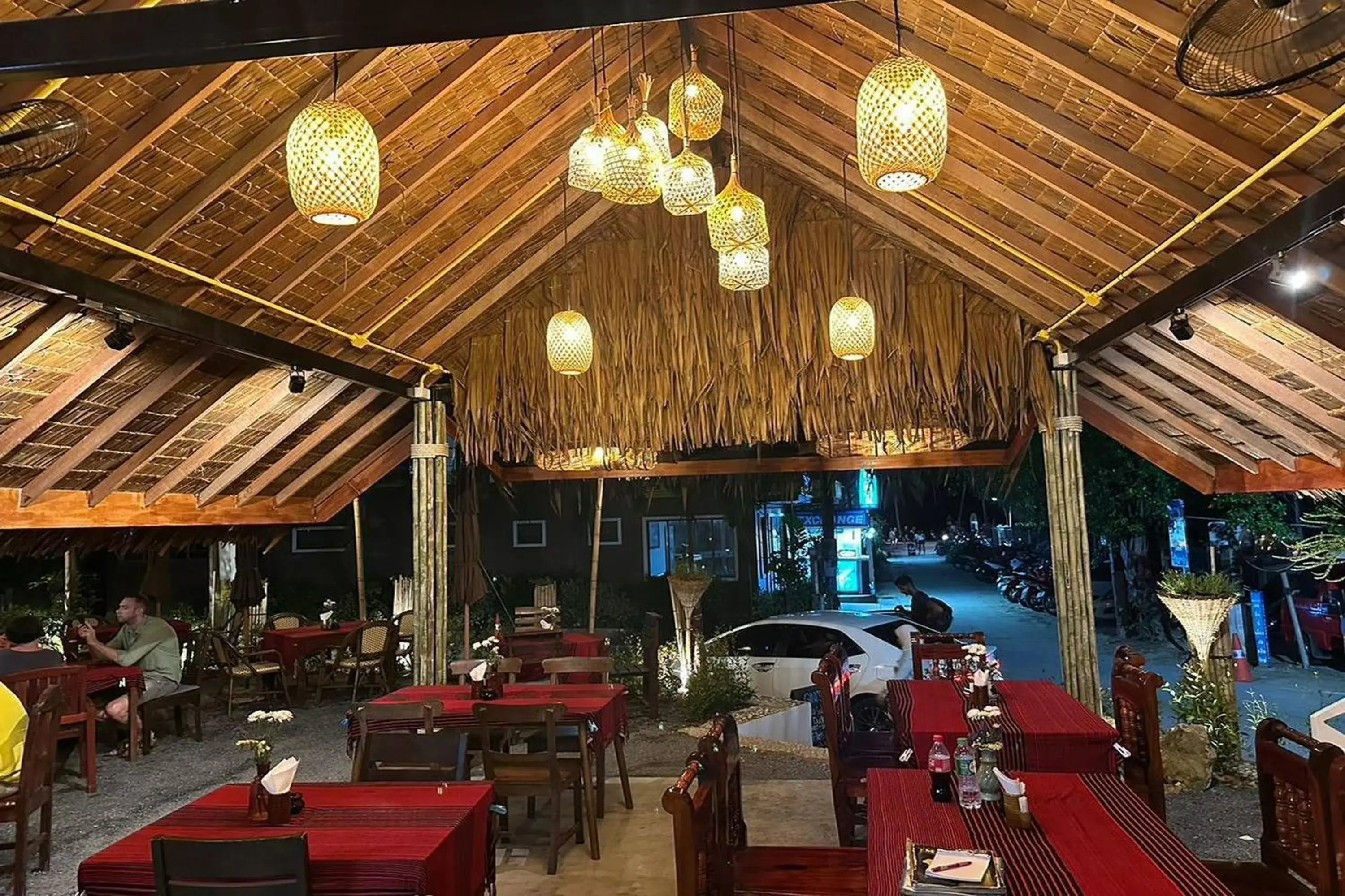 Restaurant/places to eat in Ginis Beach Resort Restaurant/places to eat in Ginis Beach Resort