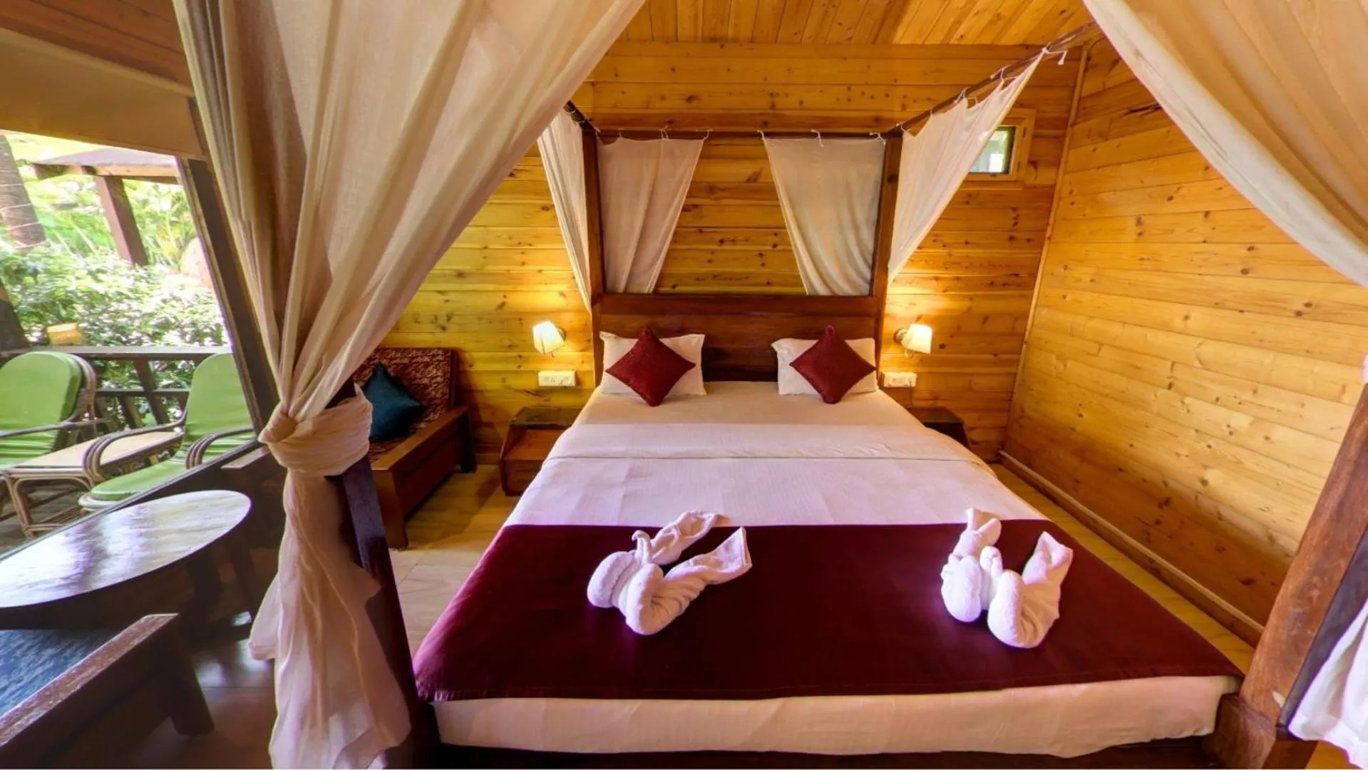 Bed in Golden Sands Resort, Morjim