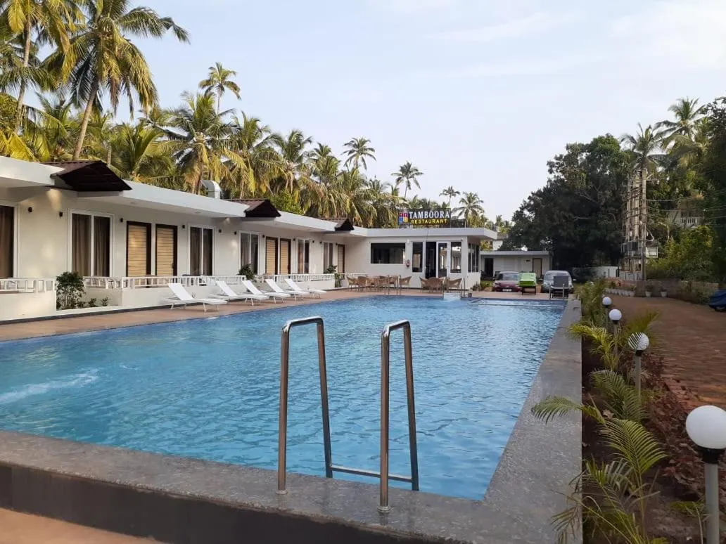 Swimming pool in Golden Sands Resort, Morjim