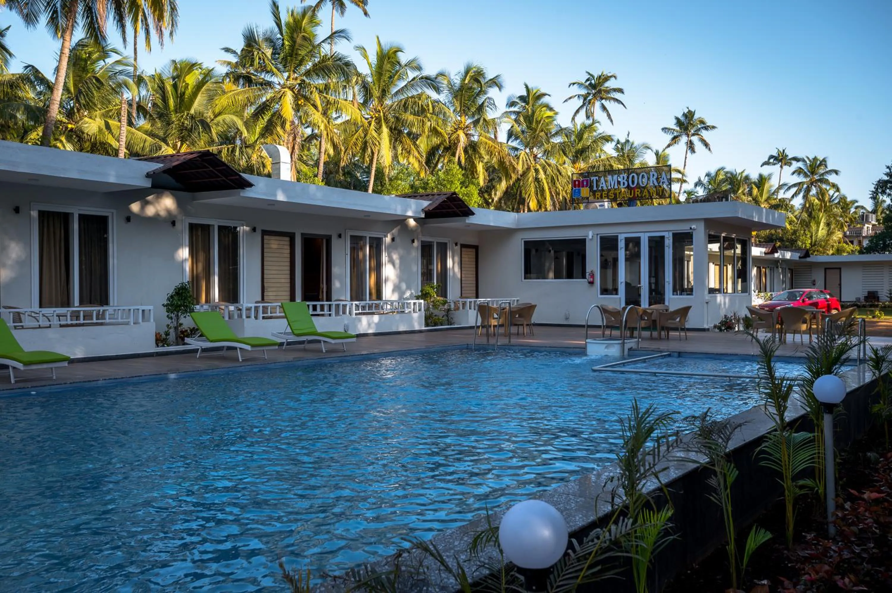 Pool view in Golden Sands Resort, Morjim