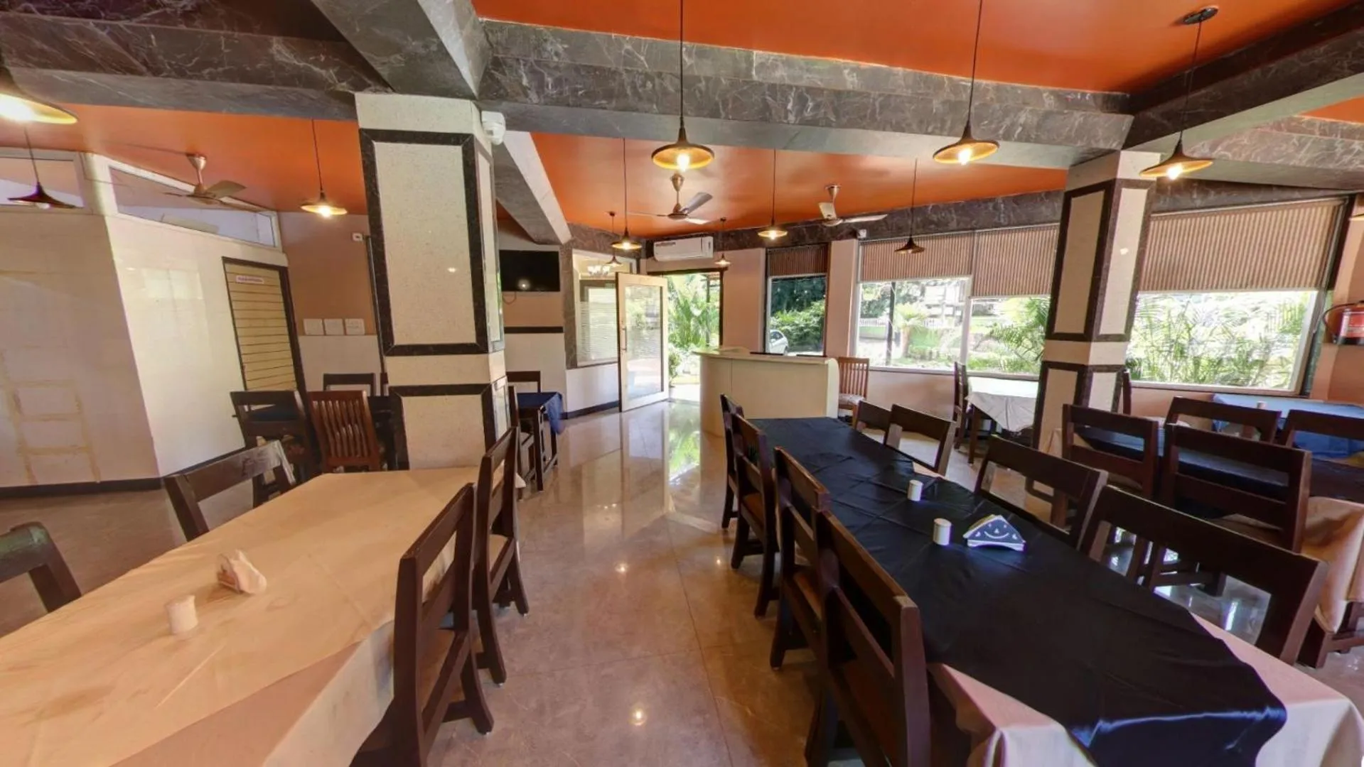 Restaurant/places to eat in Golden Sands Resort, Morjim