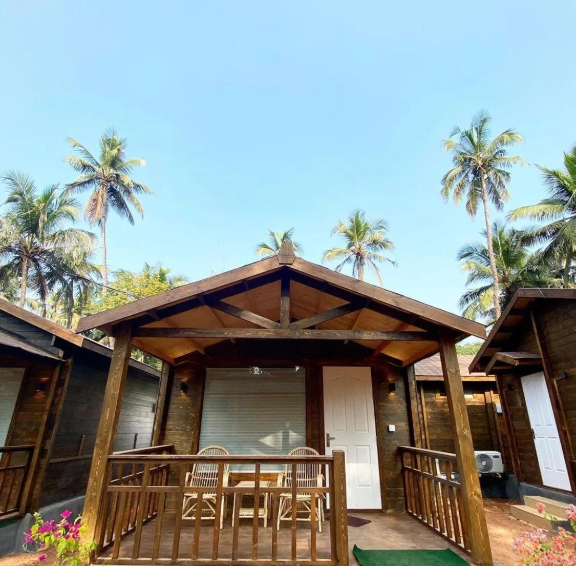 Property building in Golden Sands Resort, Morjim