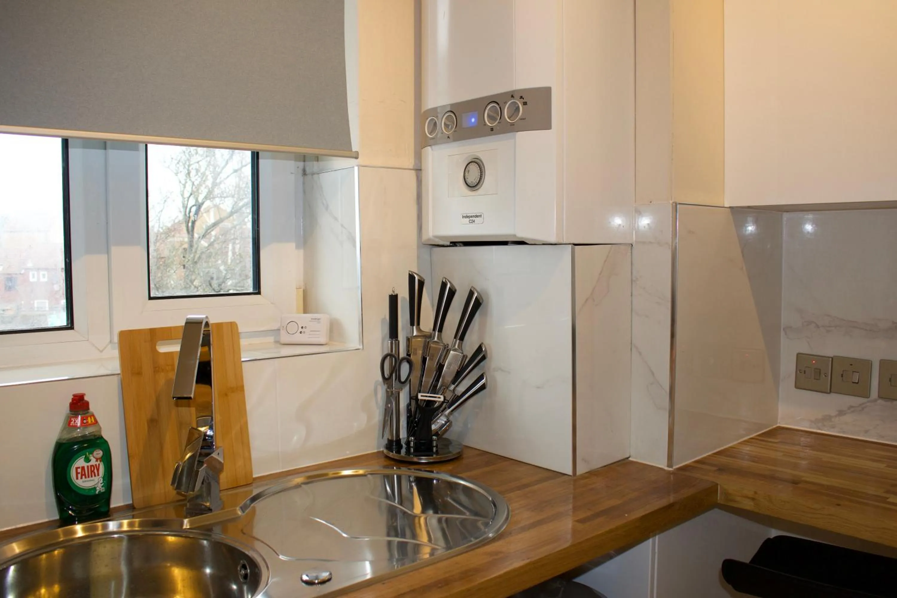 Kitchen or kitchenette in Umbrella Properties London Woolwich