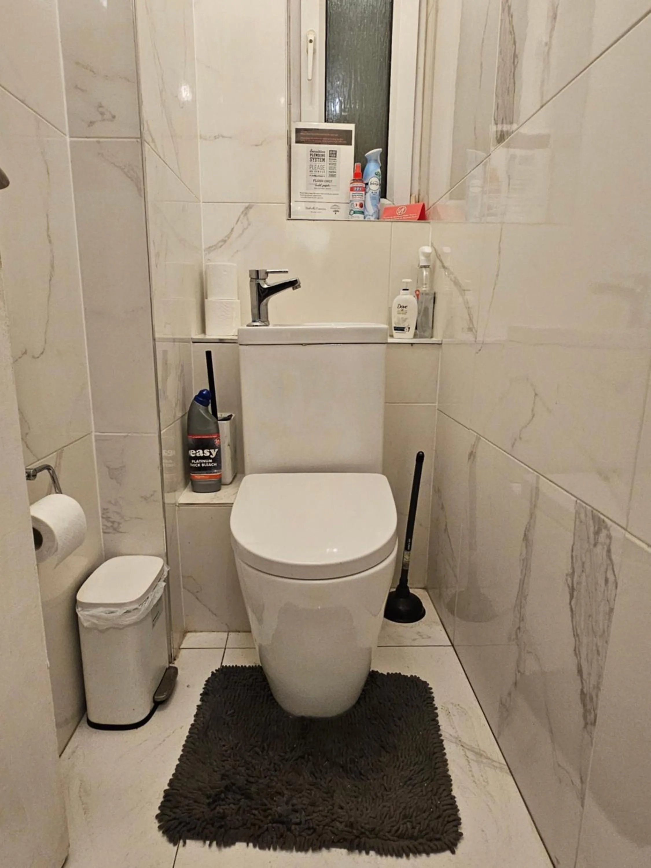 Toilet in Umbrella Properties London Woolwich
