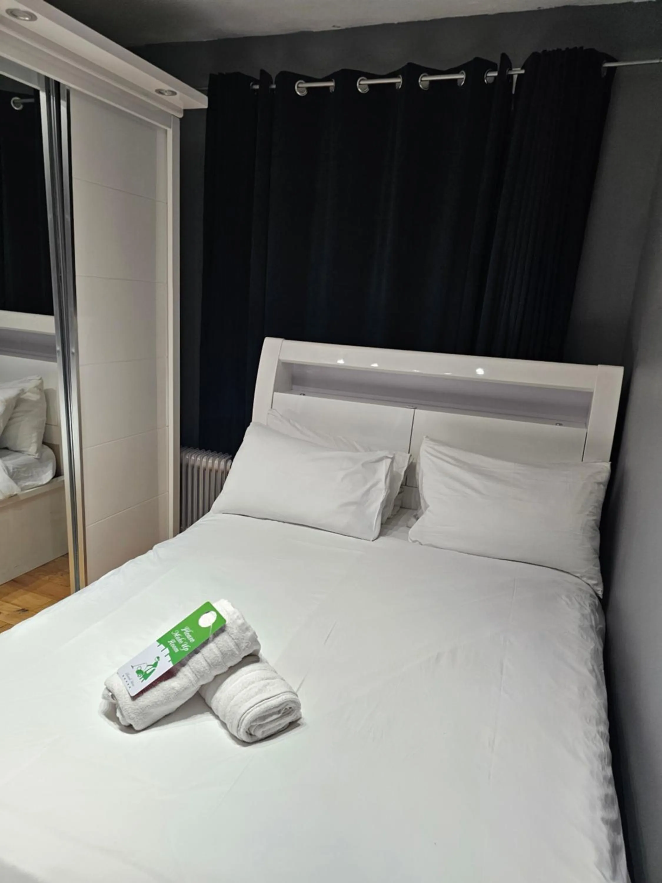 Bed in Umbrella Properties London Woolwich