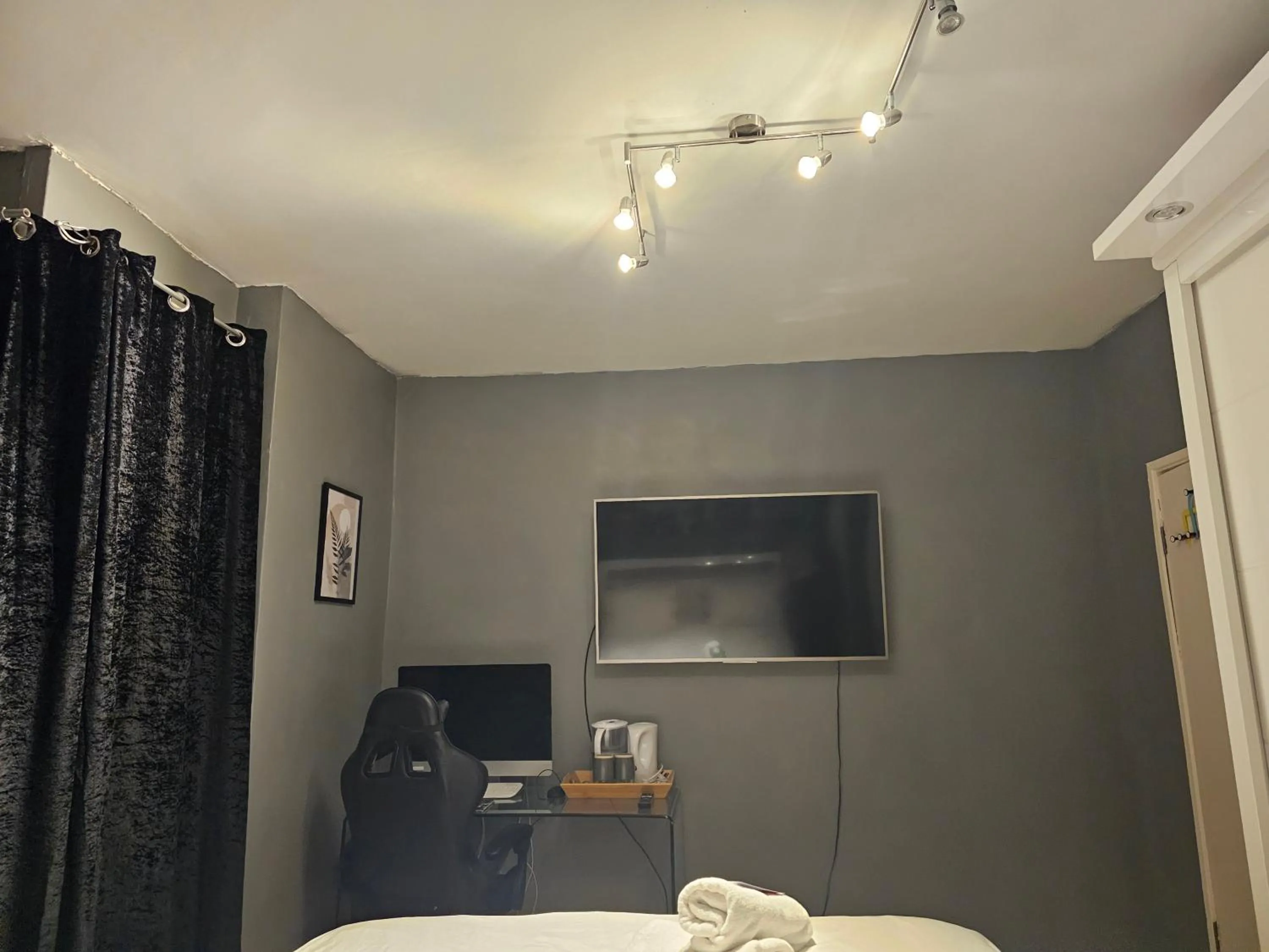 Bed in Umbrella Properties London Woolwich