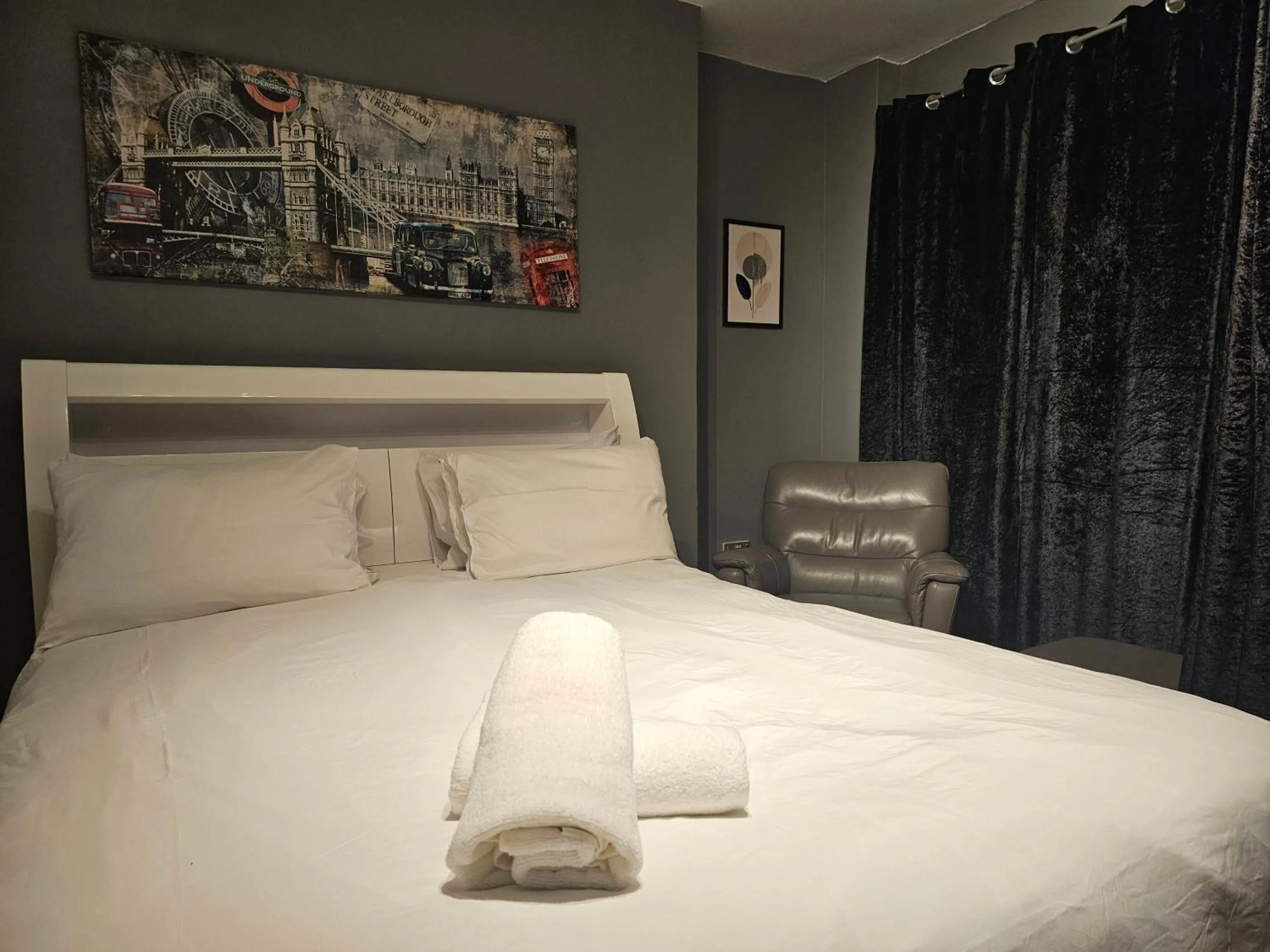 Bed in Umbrella Properties London Woolwich