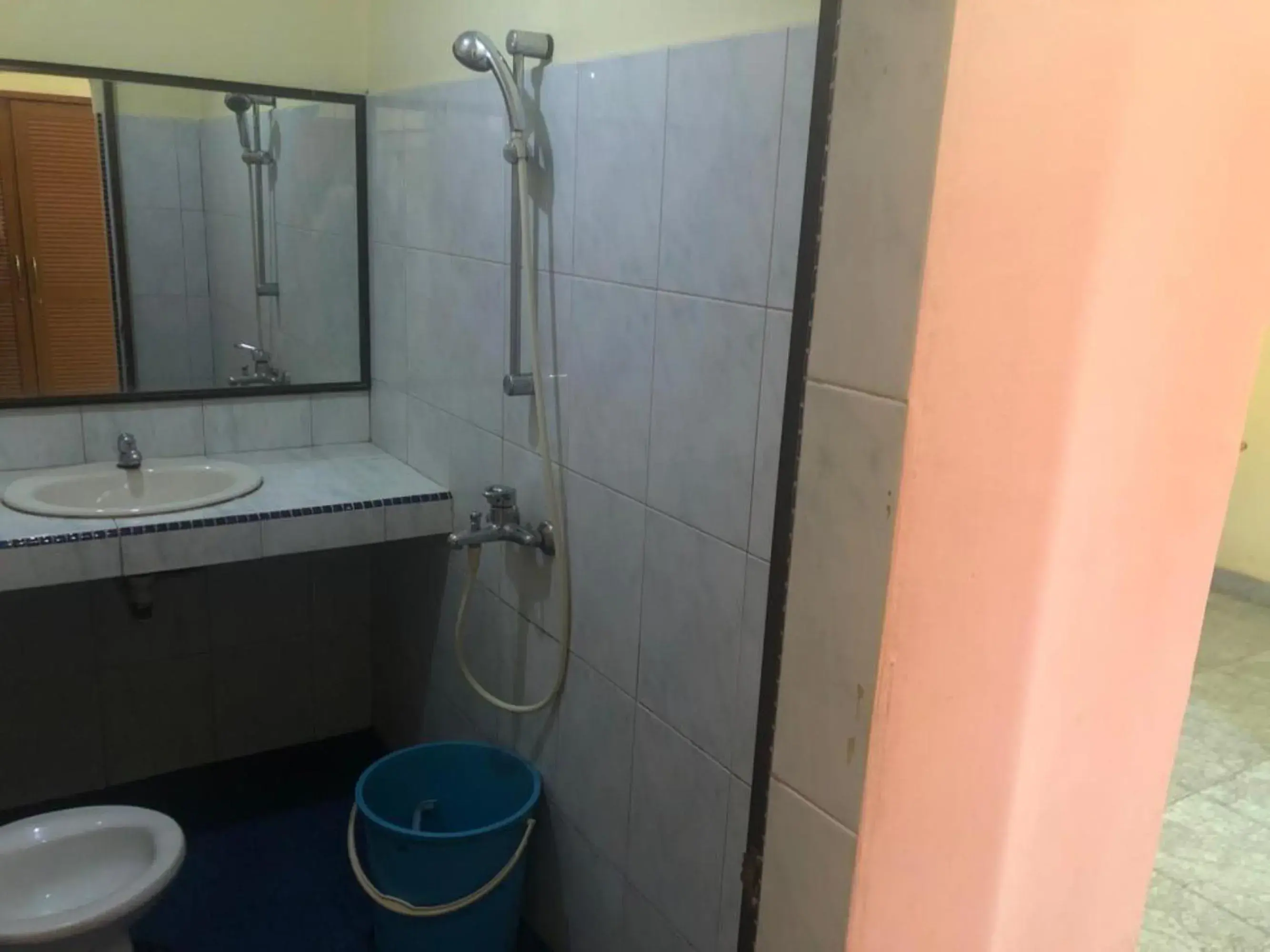 Bathroom in Hotel Pelita Terang Bathroom in Hotel Pelita Terang