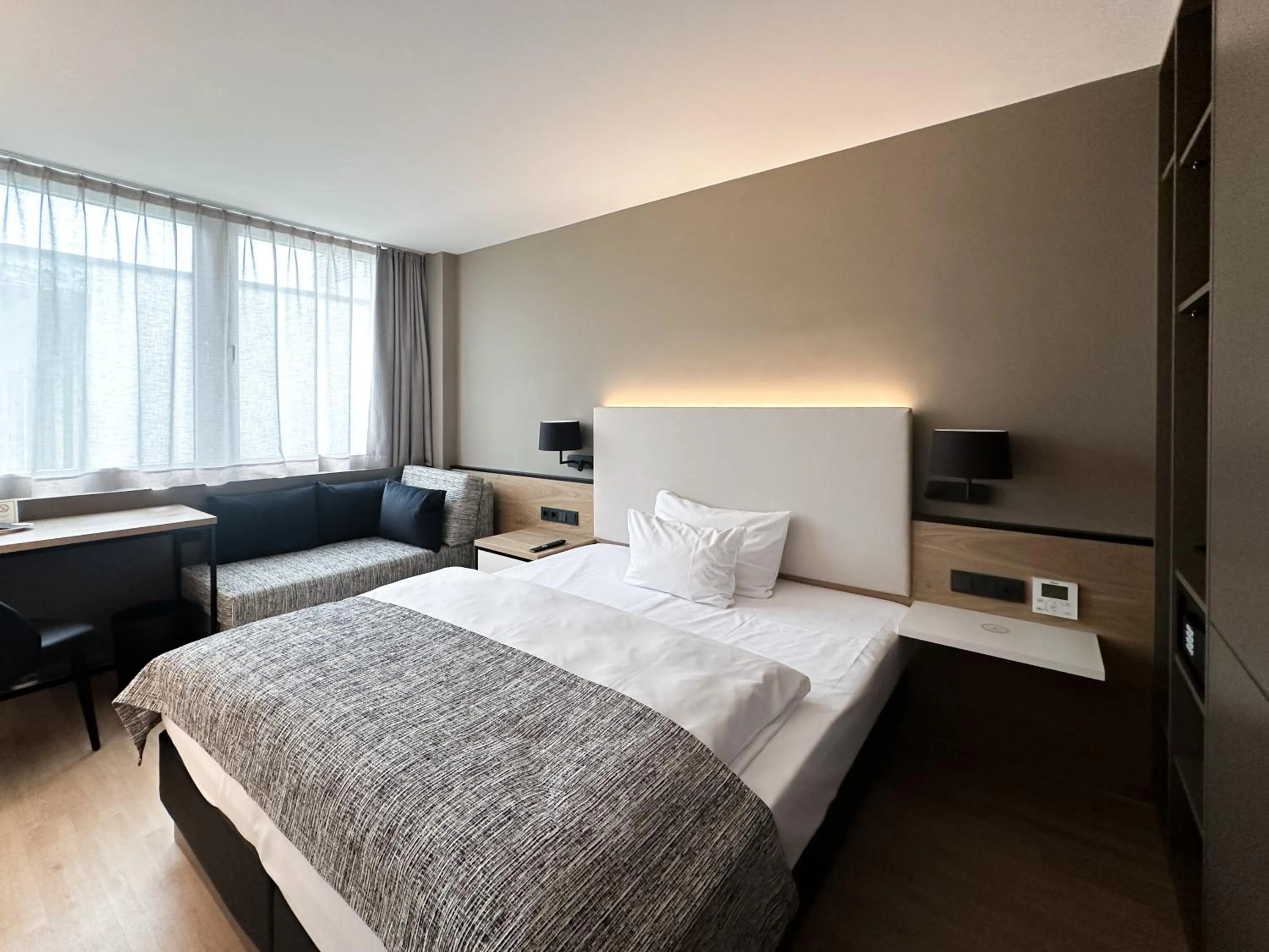 Bedroom, Bed in Wessinger