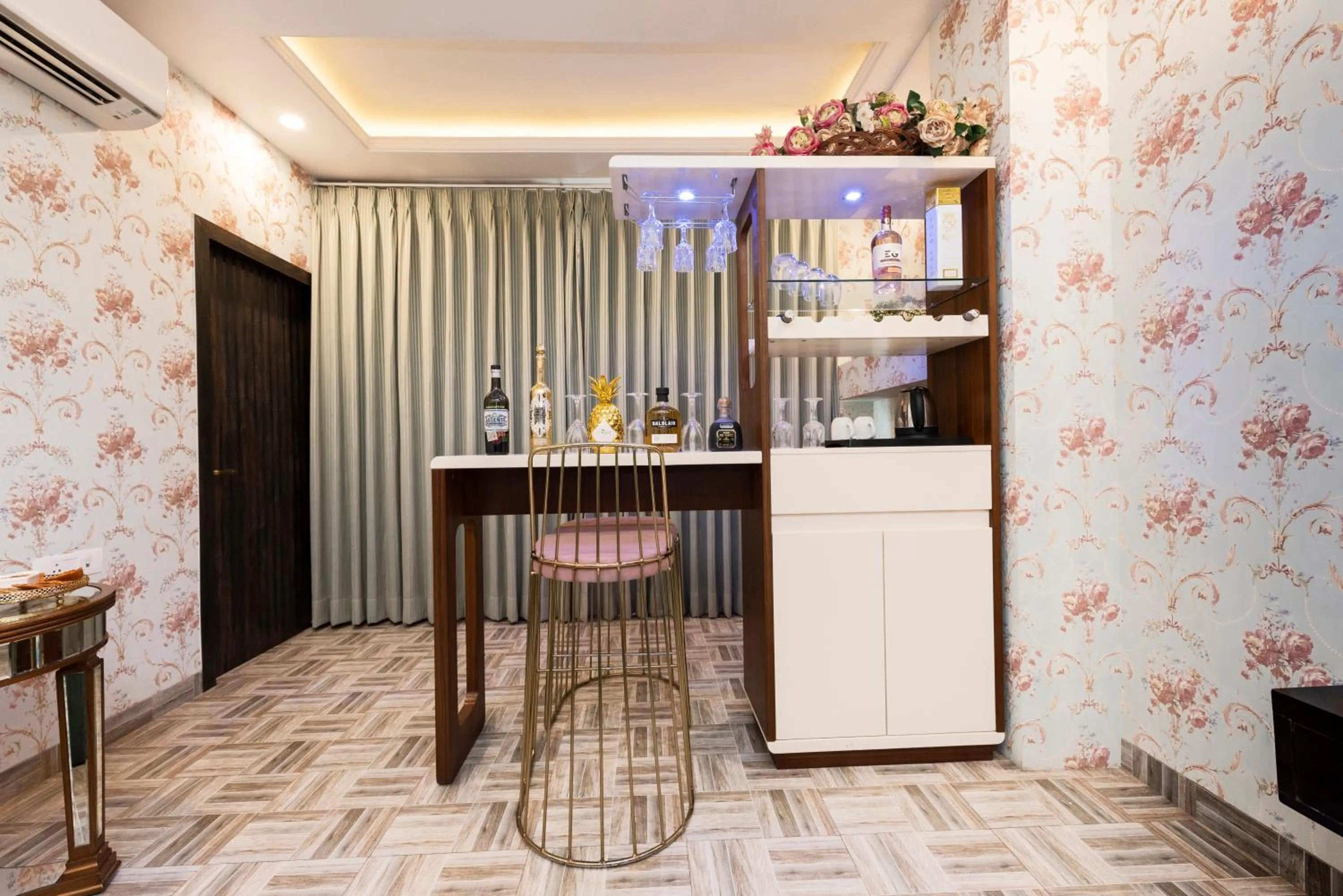 Seating area in Hotel CASA Aishbagh