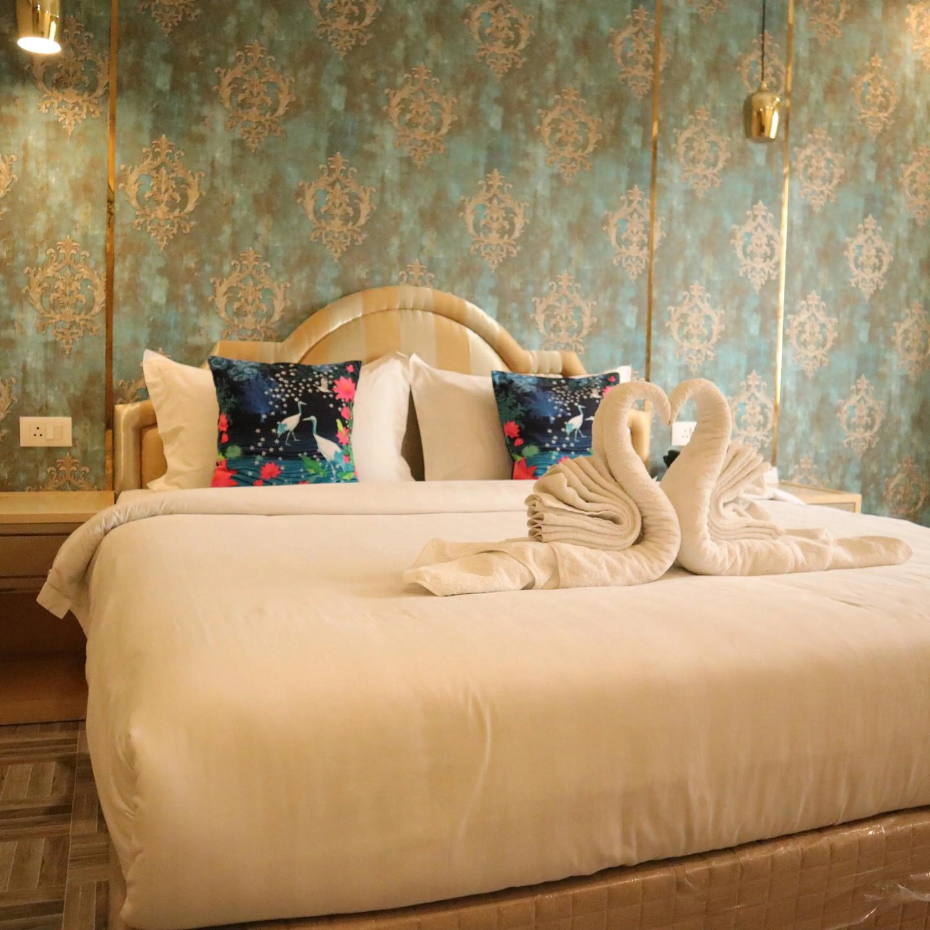 Bedroom, Bed in Hotel CASA Aishbagh