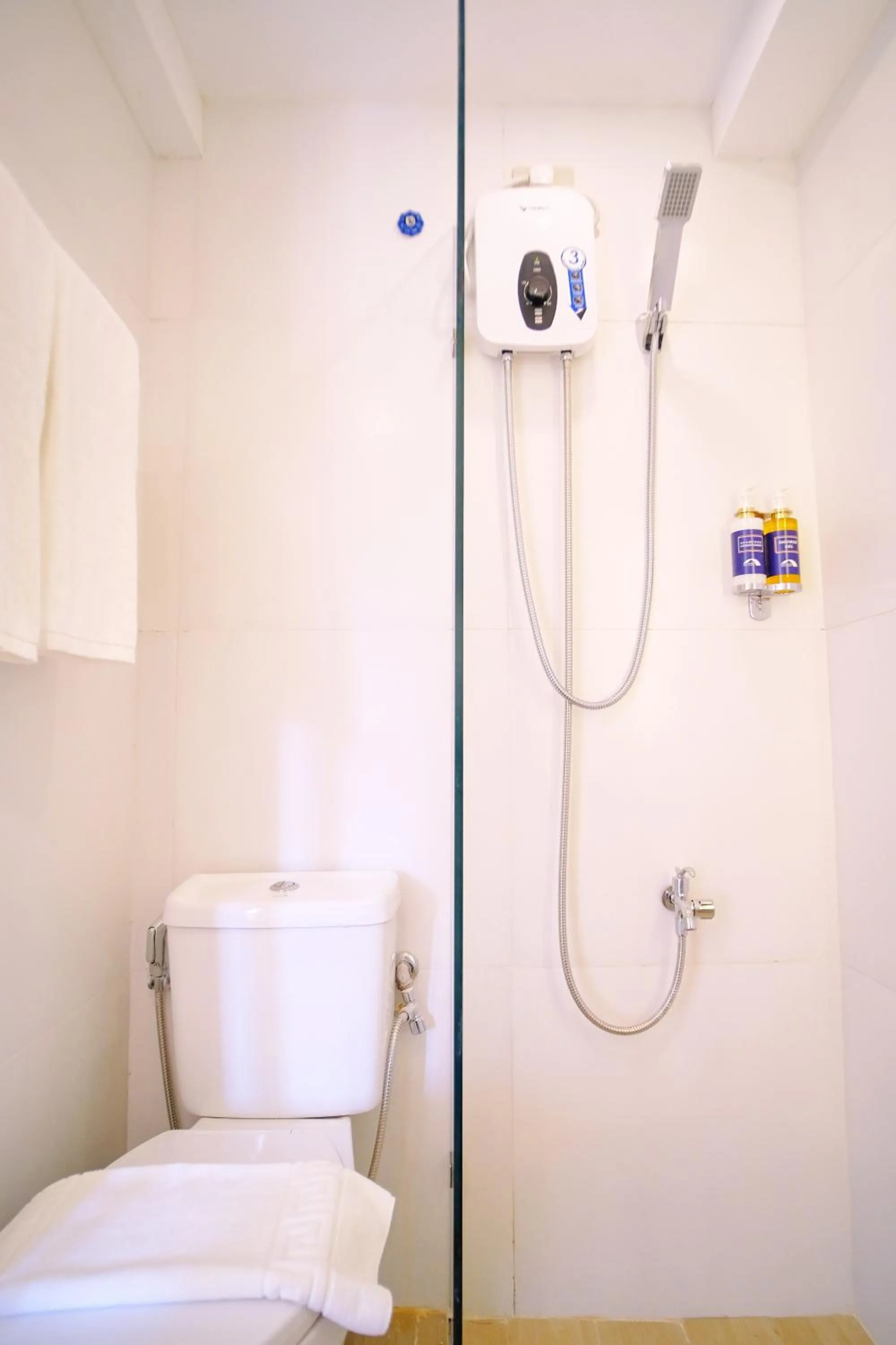 Bathroom in Bridge Hotel Express