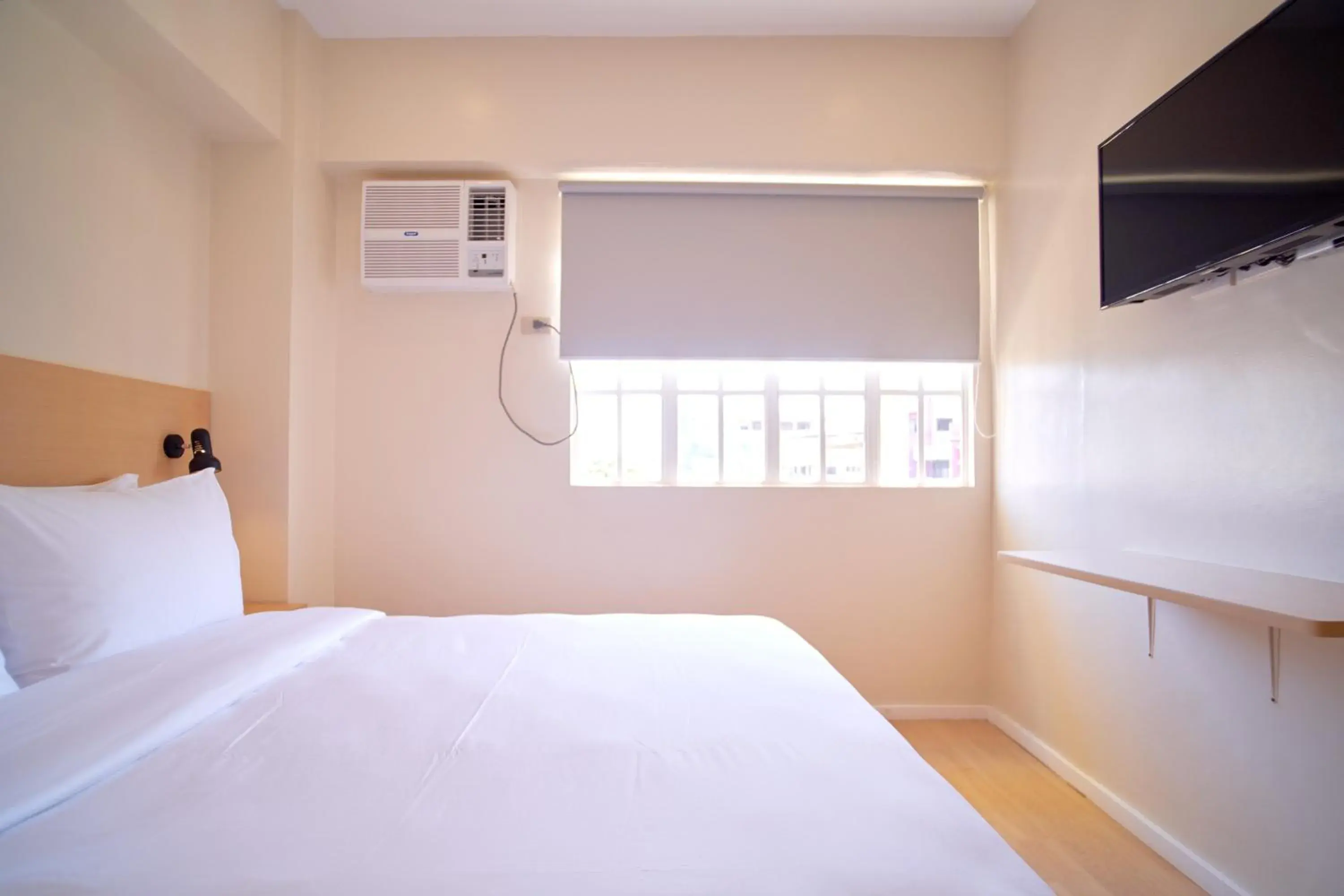 Deluxe Twin Room in Bridge Hotel Express Deluxe Twin Room in Bridge Hotel Express