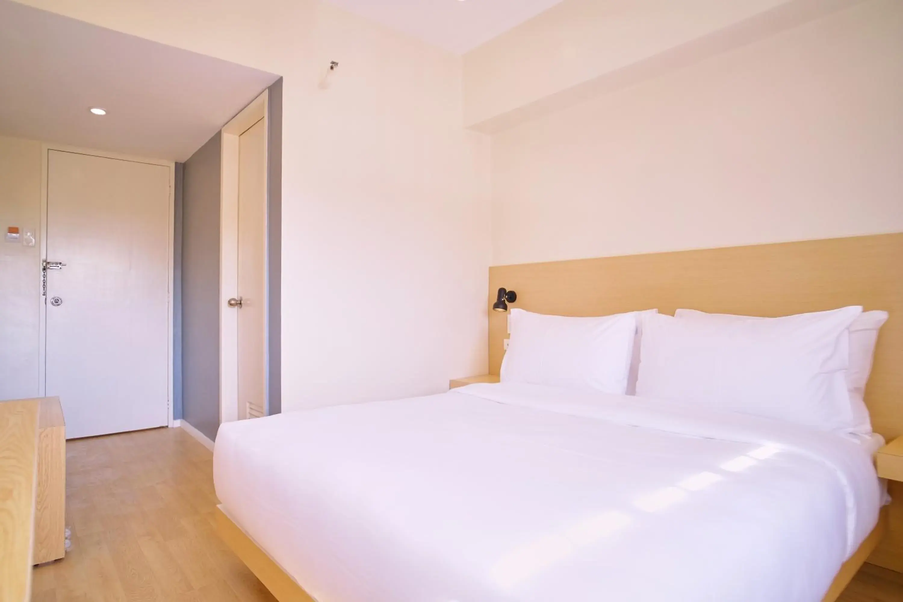 Superior Queen Room in Bridge Hotel Express Superior Queen Room in Bridge Hotel Express