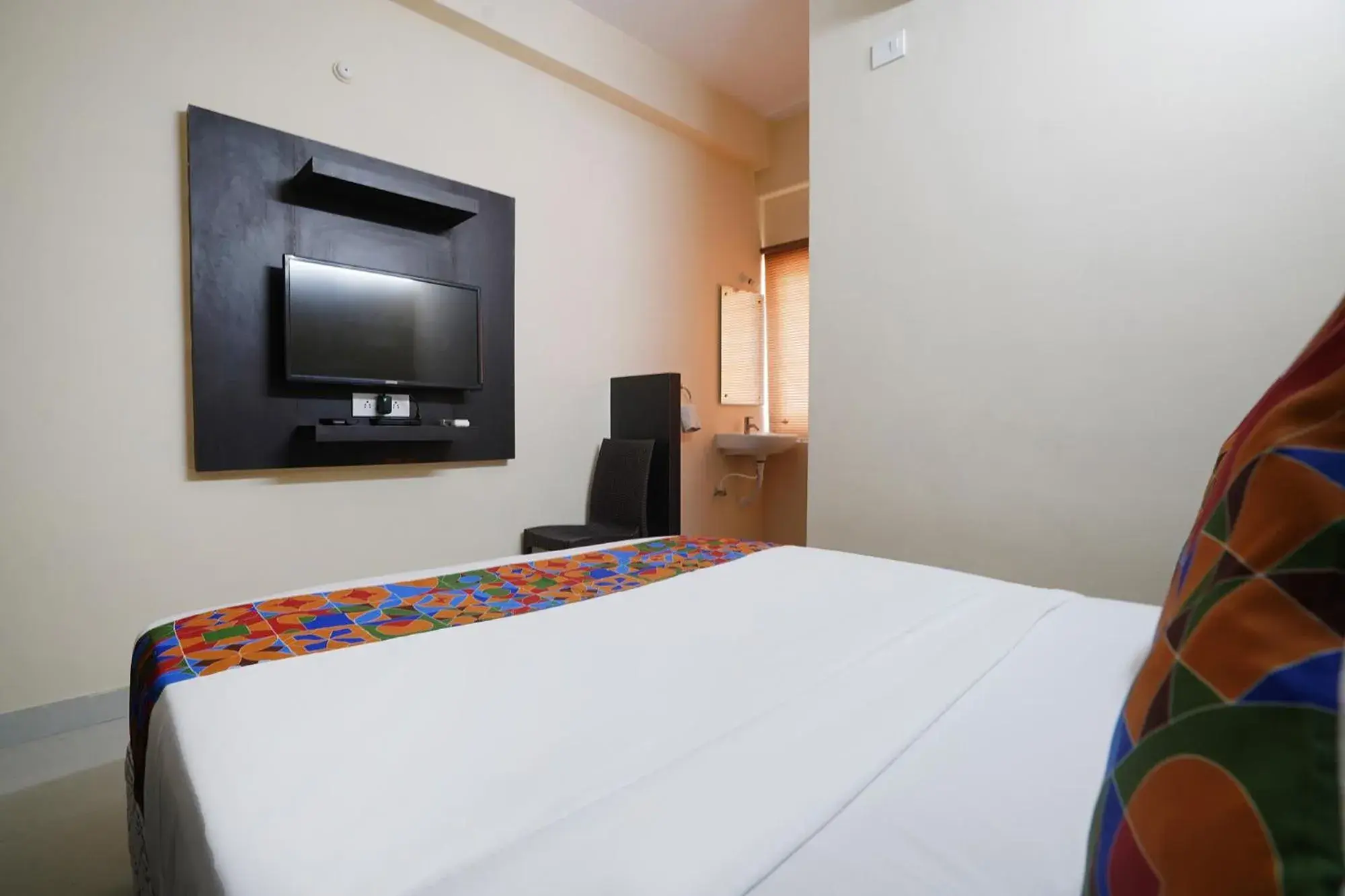 Bed in FabHotel Serenity - Nr AIG Hospital, Gachibowli Bed in FabHotel Serenity - Nr AIG Hospital, Gachibowli