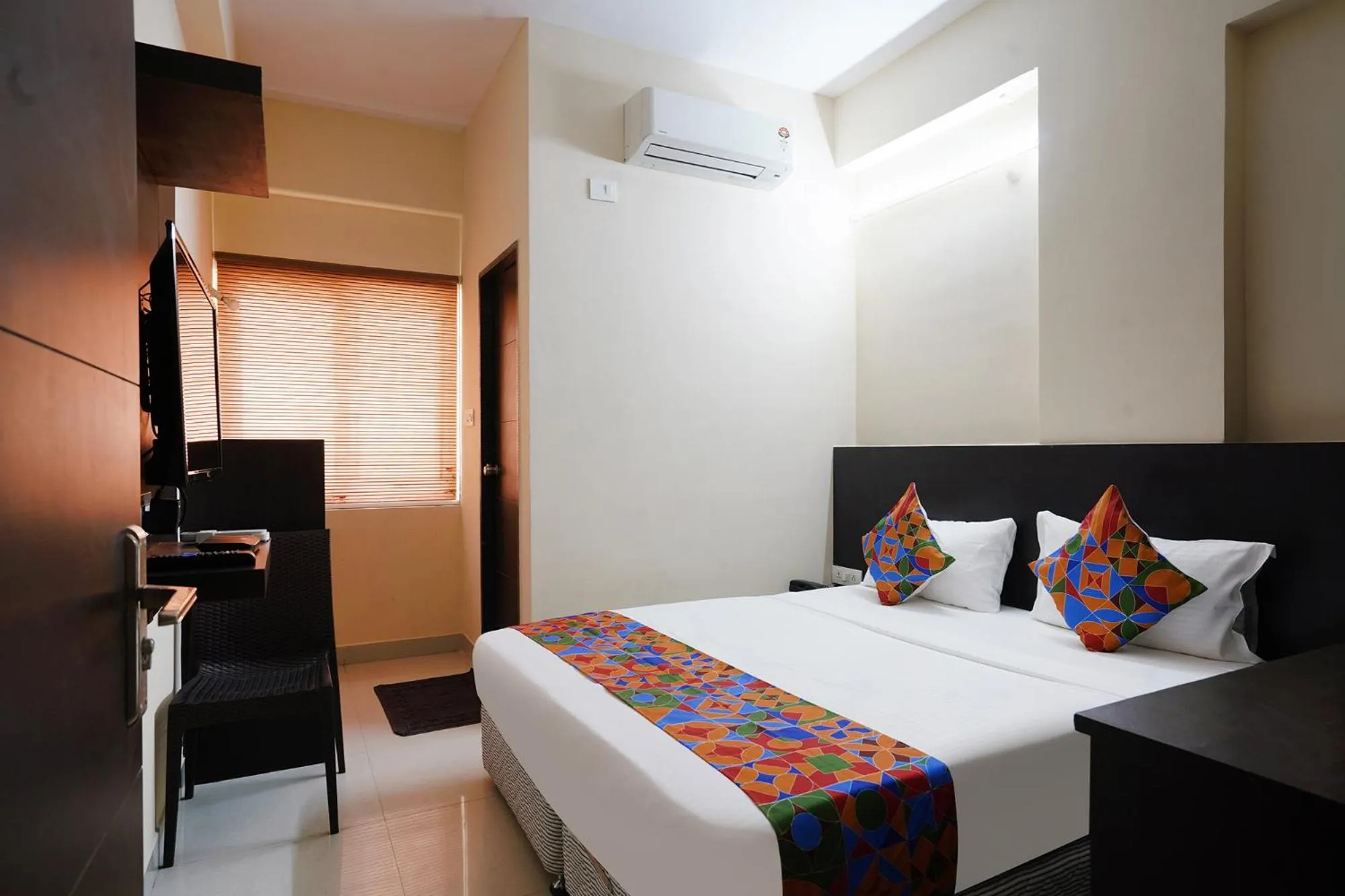 Bed in FabHotel Serenity - Nr AIG Hospital, Gachibowli