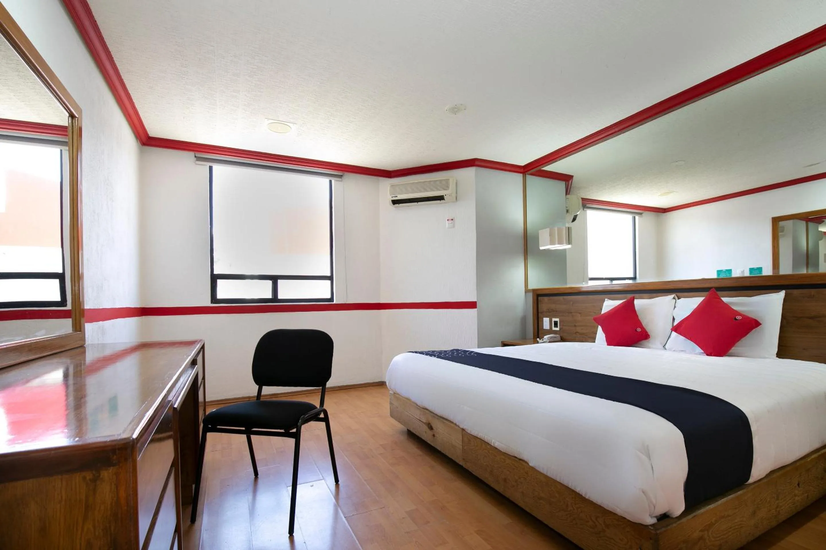 Bedroom, Bed in Capital O Hotel Casa Blanca, Morelia