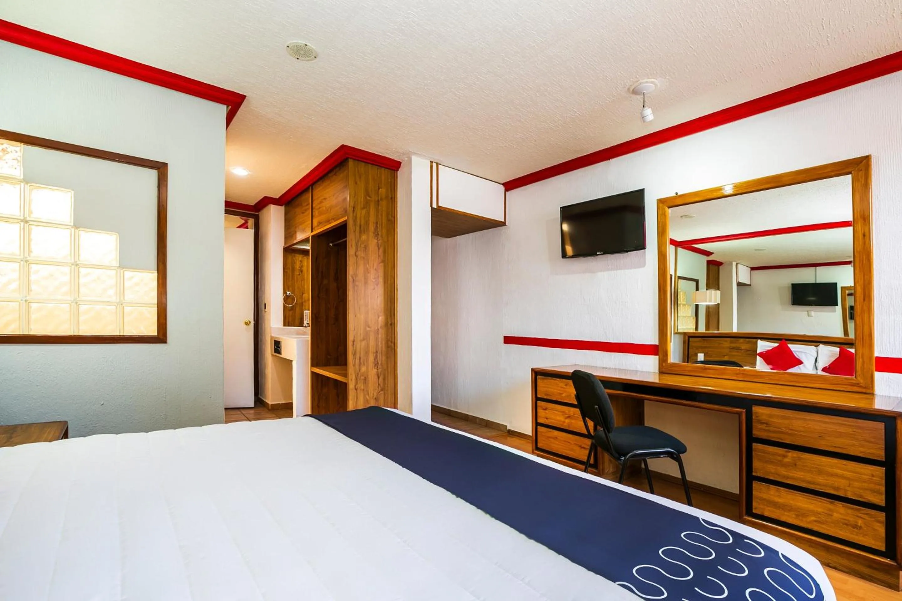 Bedroom, Bed in Capital O Hotel Casa Blanca, Morelia