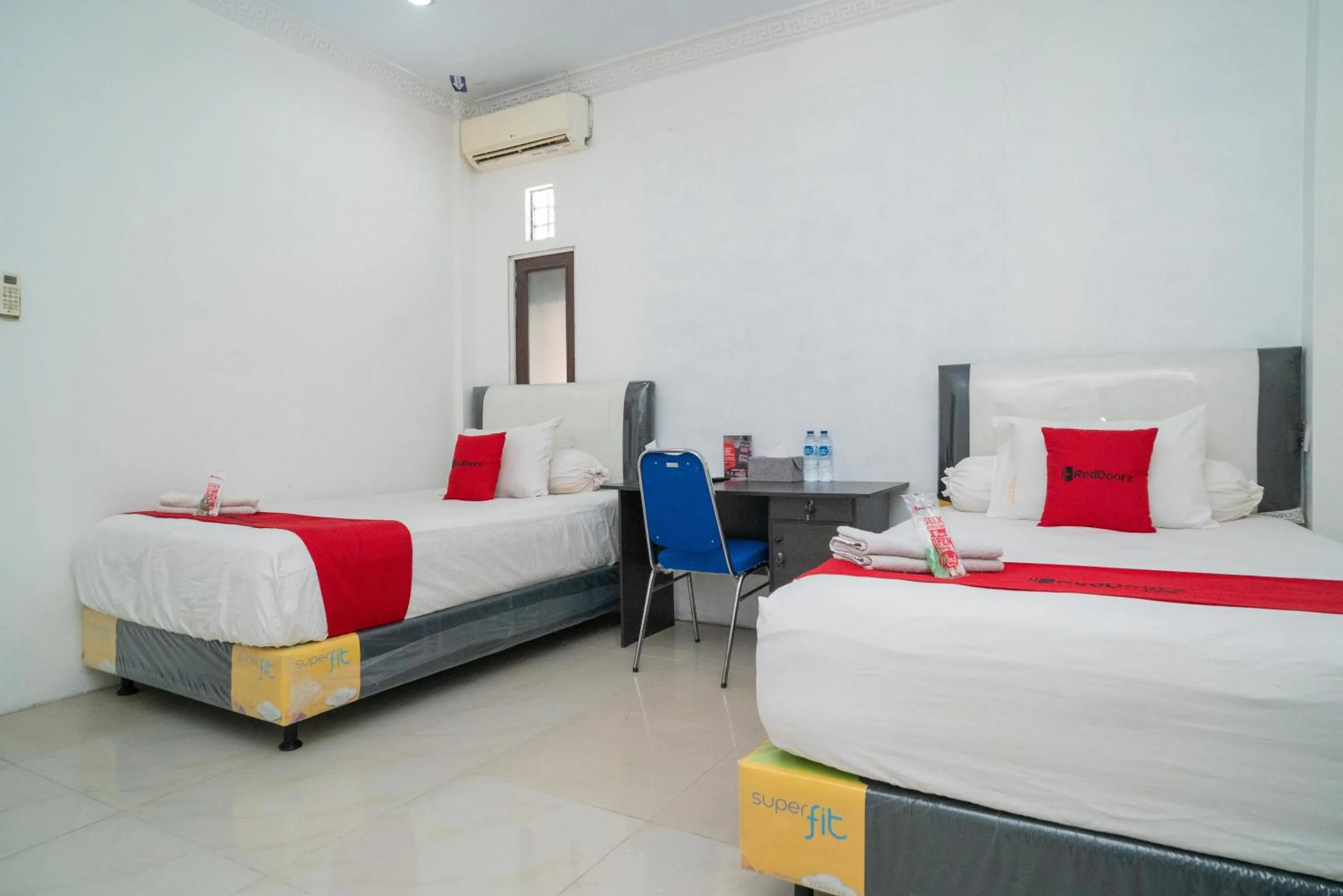 Bed in RedDoorz Syariah near Jalan A Yani KM 8 Citraland