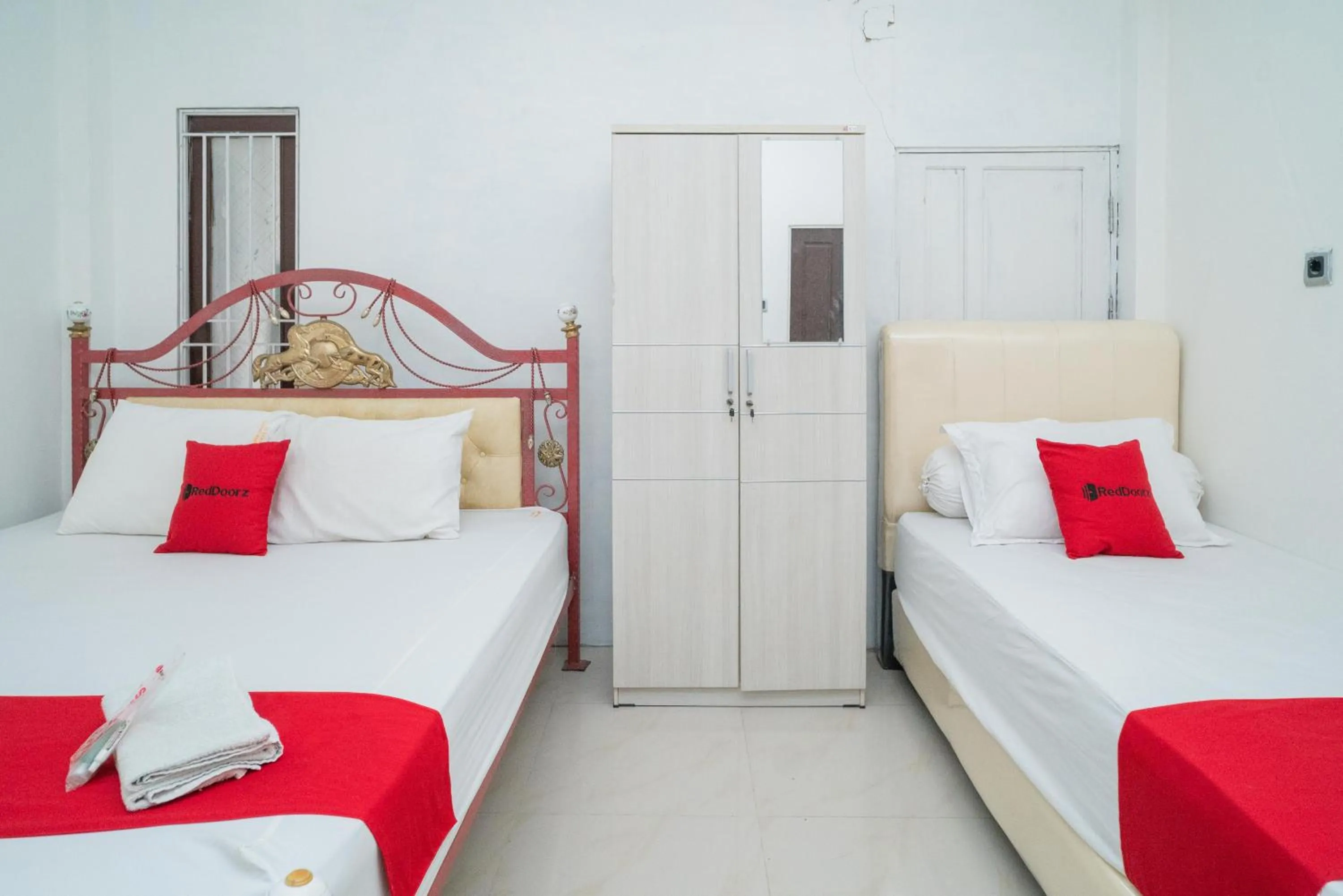 Bed in RedDoorz Syariah near Jalan A Yani KM 8 Citraland