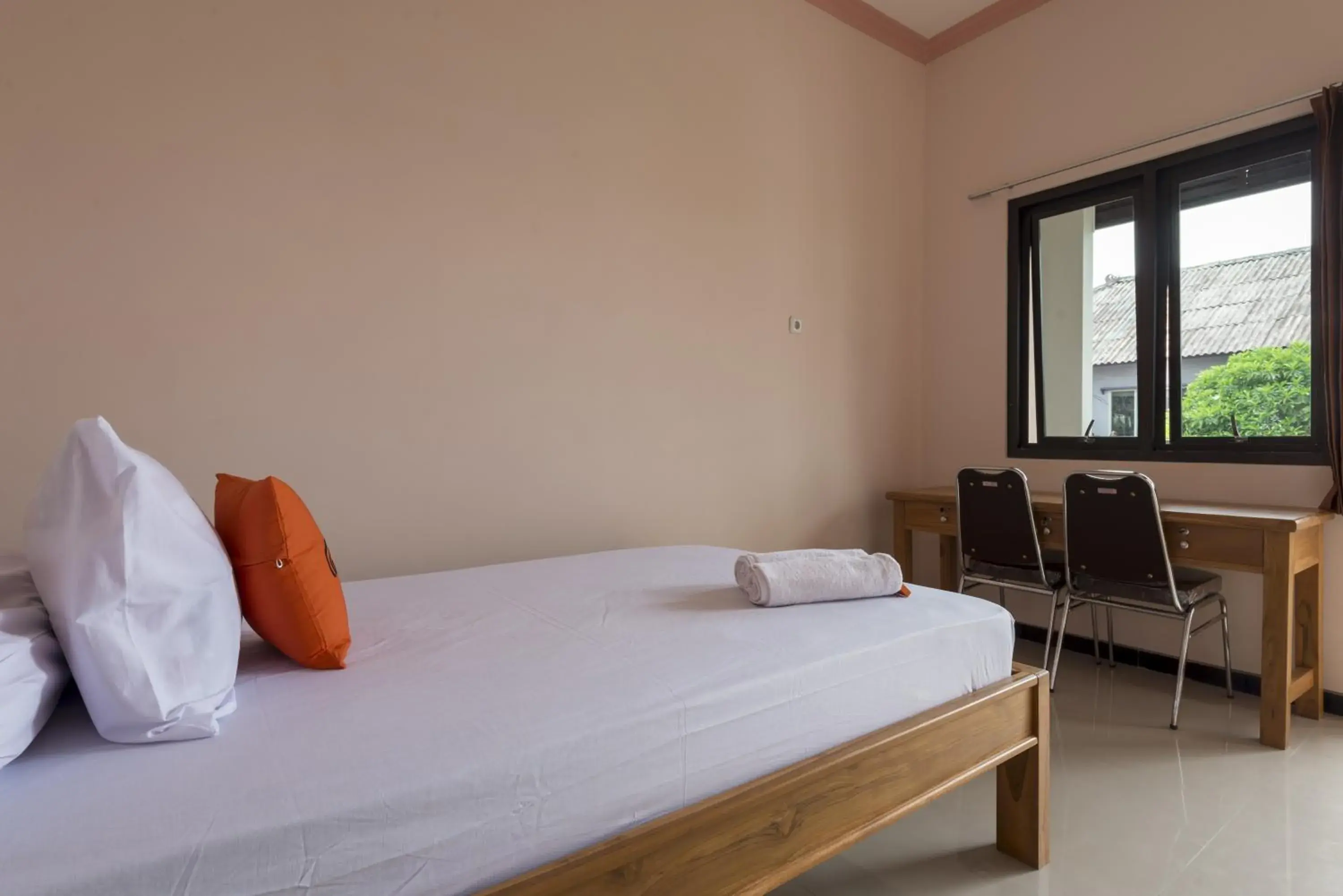 Bed in KoolKost Syariah near UPN Veteran Bed in KoolKost Syariah near UPN Veteran