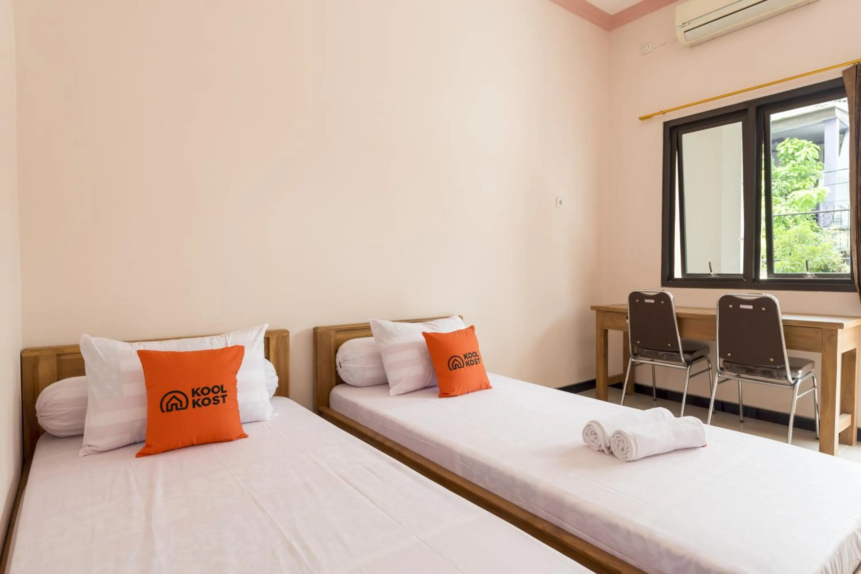 Bed in KoolKost Syariah near UPN Veteran