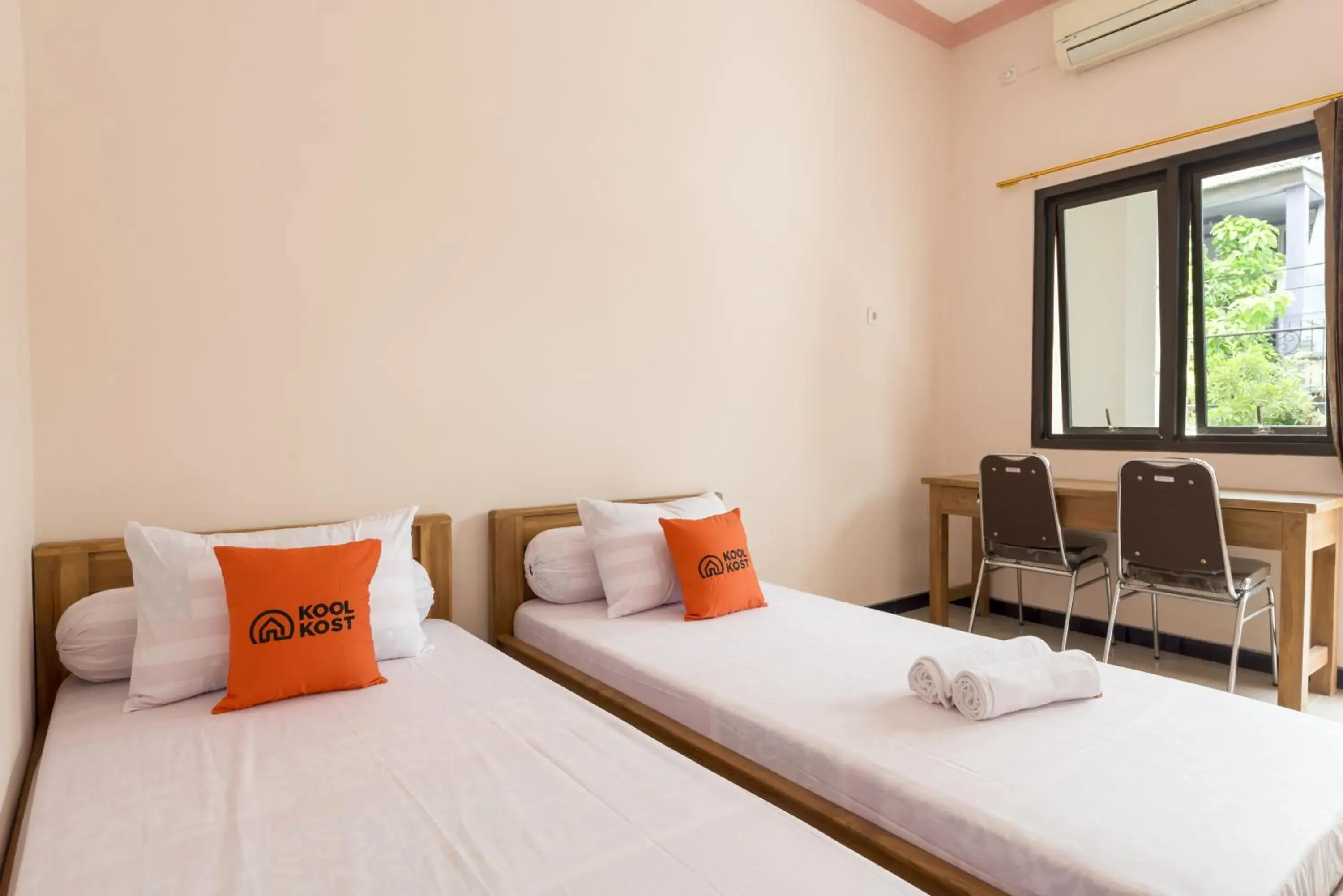 Bed in KoolKost Syariah near UPN Veteran Bed in KoolKost Syariah near UPN Veteran