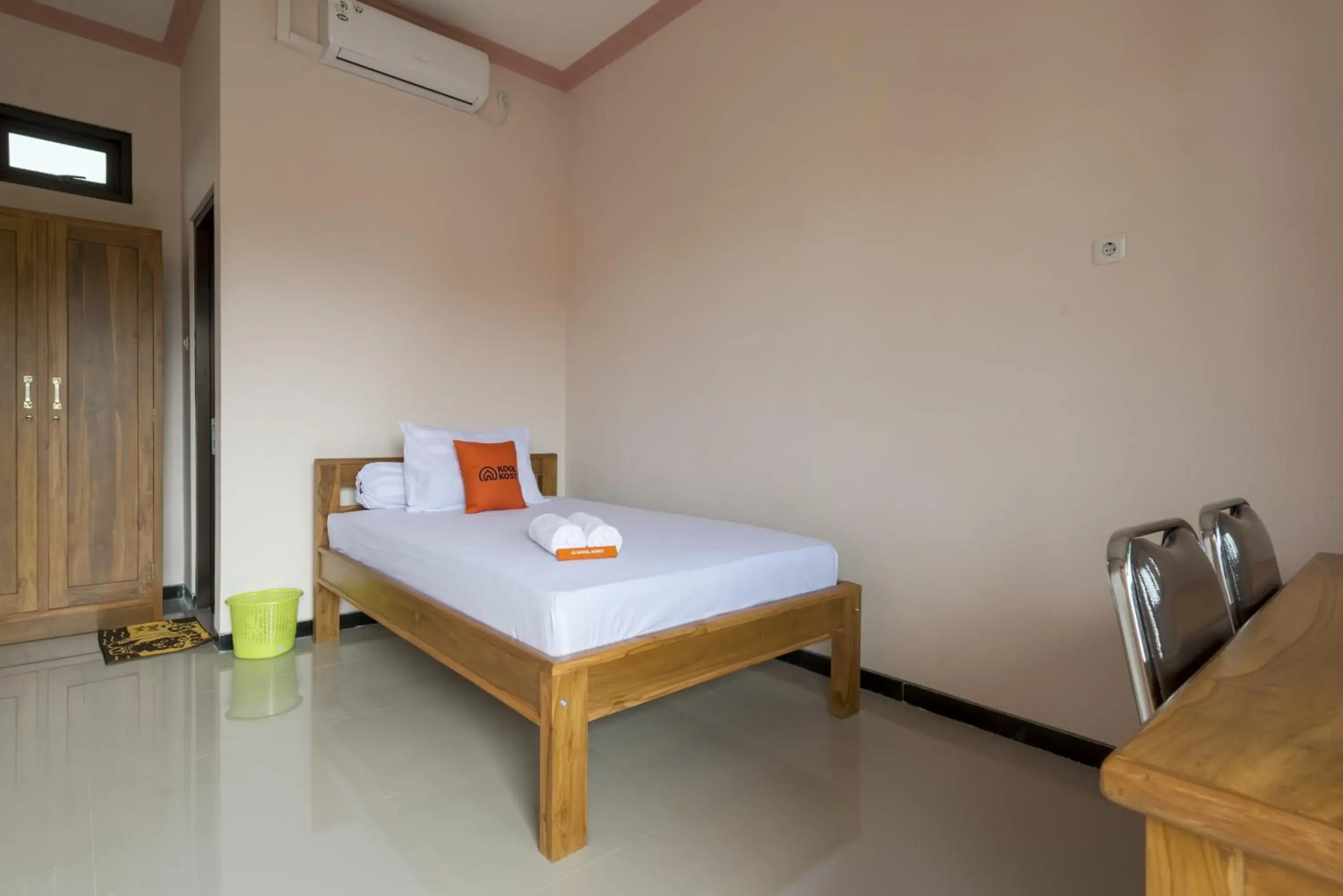 Bed in KoolKost Syariah near UPN Veteran Bed in KoolKost Syariah near UPN Veteran