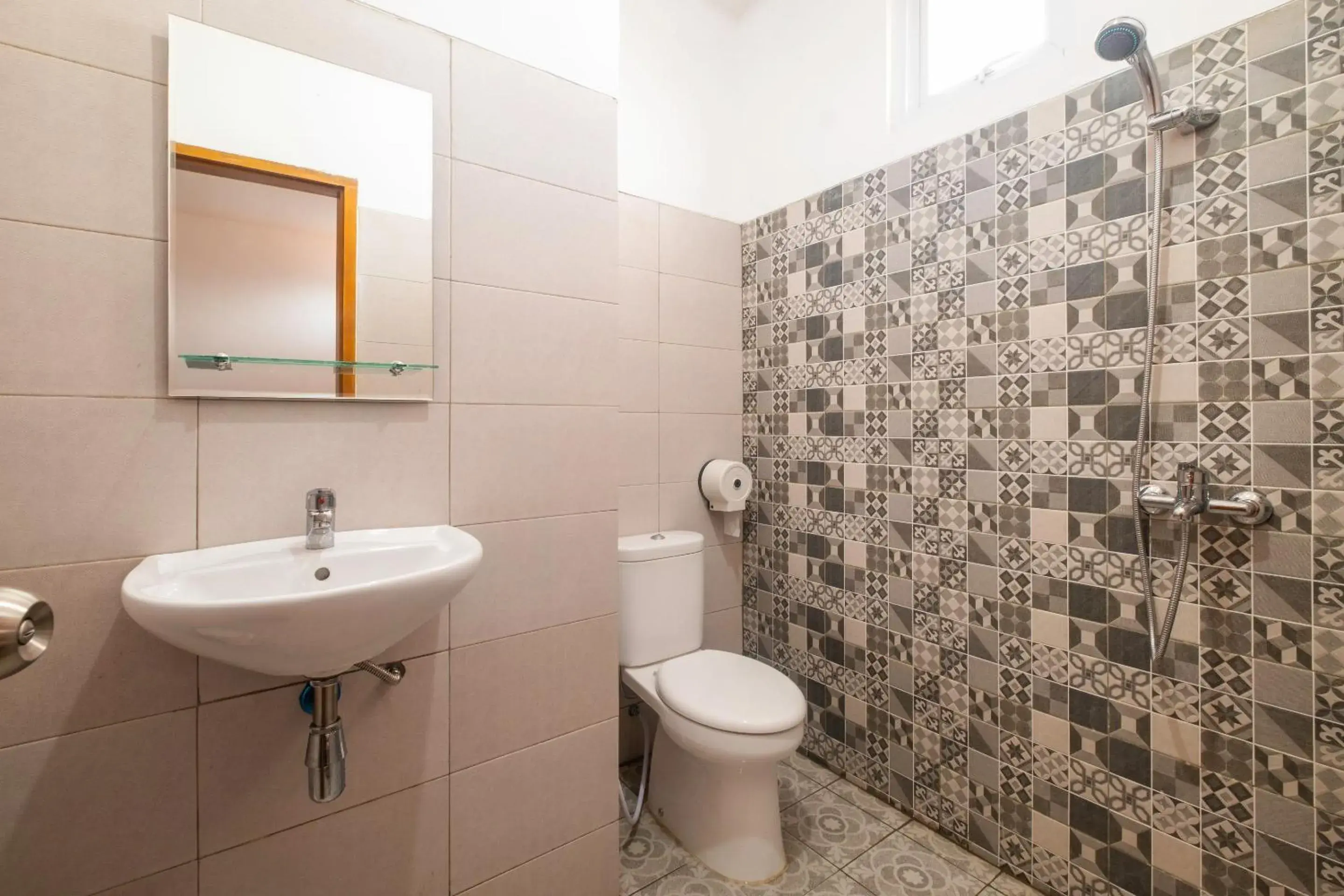 Bathroom in RedDoorz near Exit Toll Moh. Toha Bathroom in RedDoorz near Exit Toll Moh. Toha