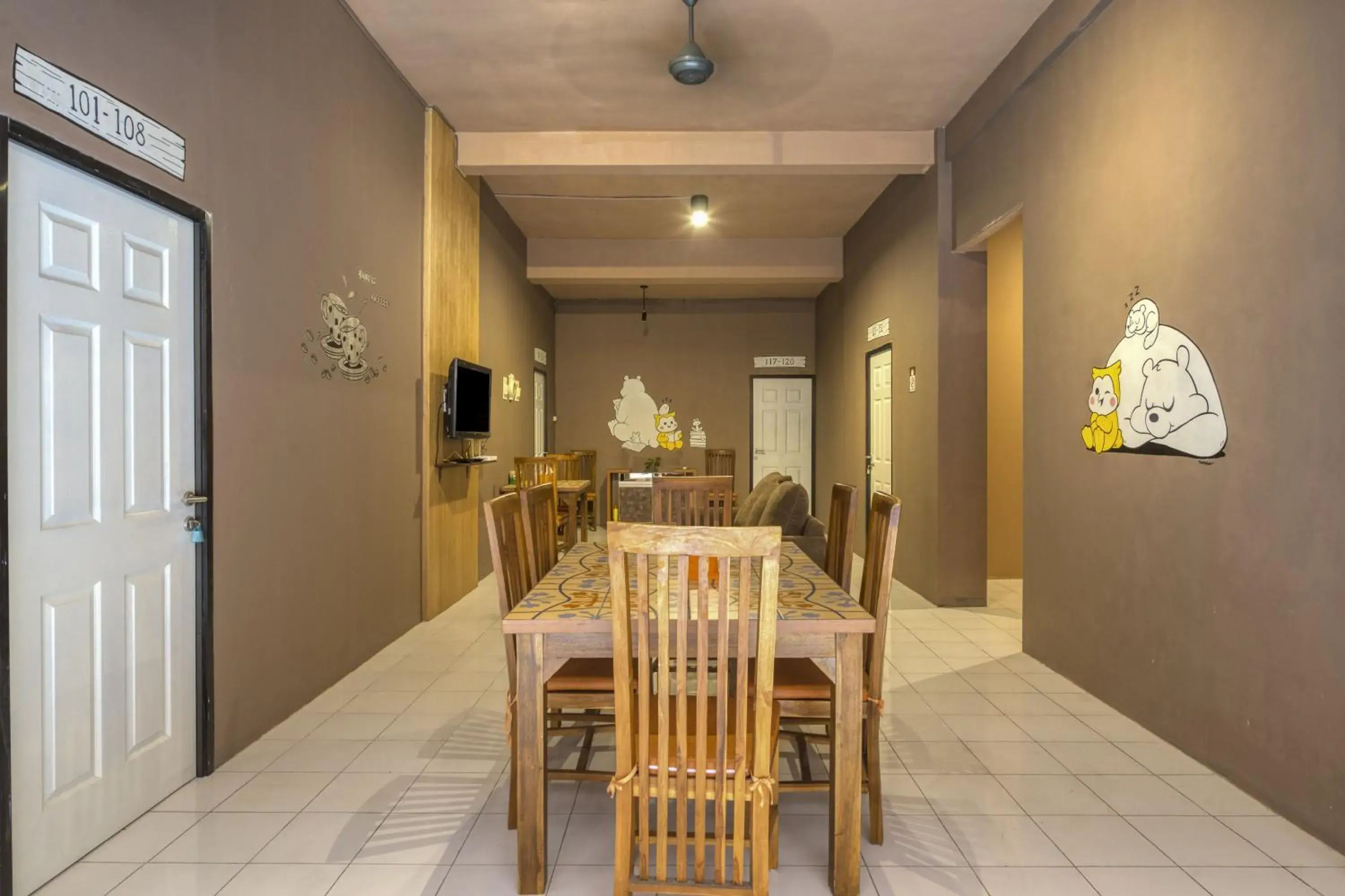 Restaurant/places to eat in Reddoorz Hostel near Malang Train Station 3 Restaurant/places to eat in Reddoorz Hostel near Malang Train Station 3