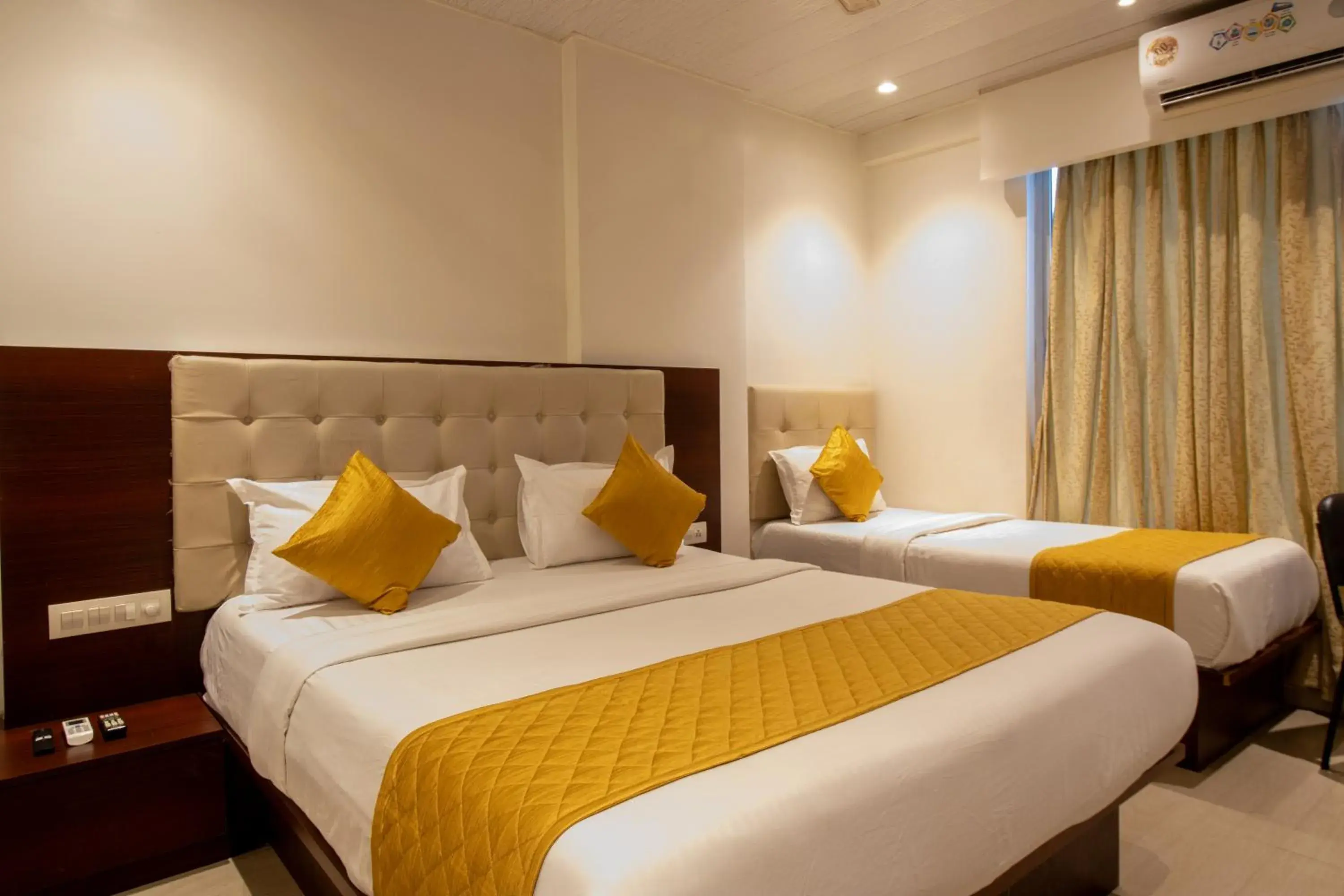 Bedroom, Bed in Hotel Malad Inn opposite Malad Railway Station Bedroom, Bed in Hotel Malad Inn opposite Malad Railway Station