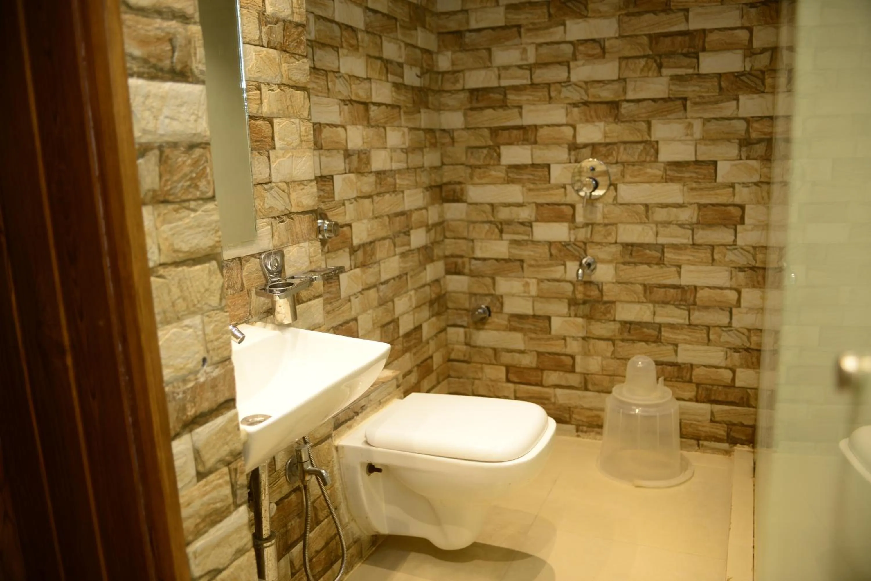 Bathroom in Hotel Malad Inn opposite Malad Railway Station