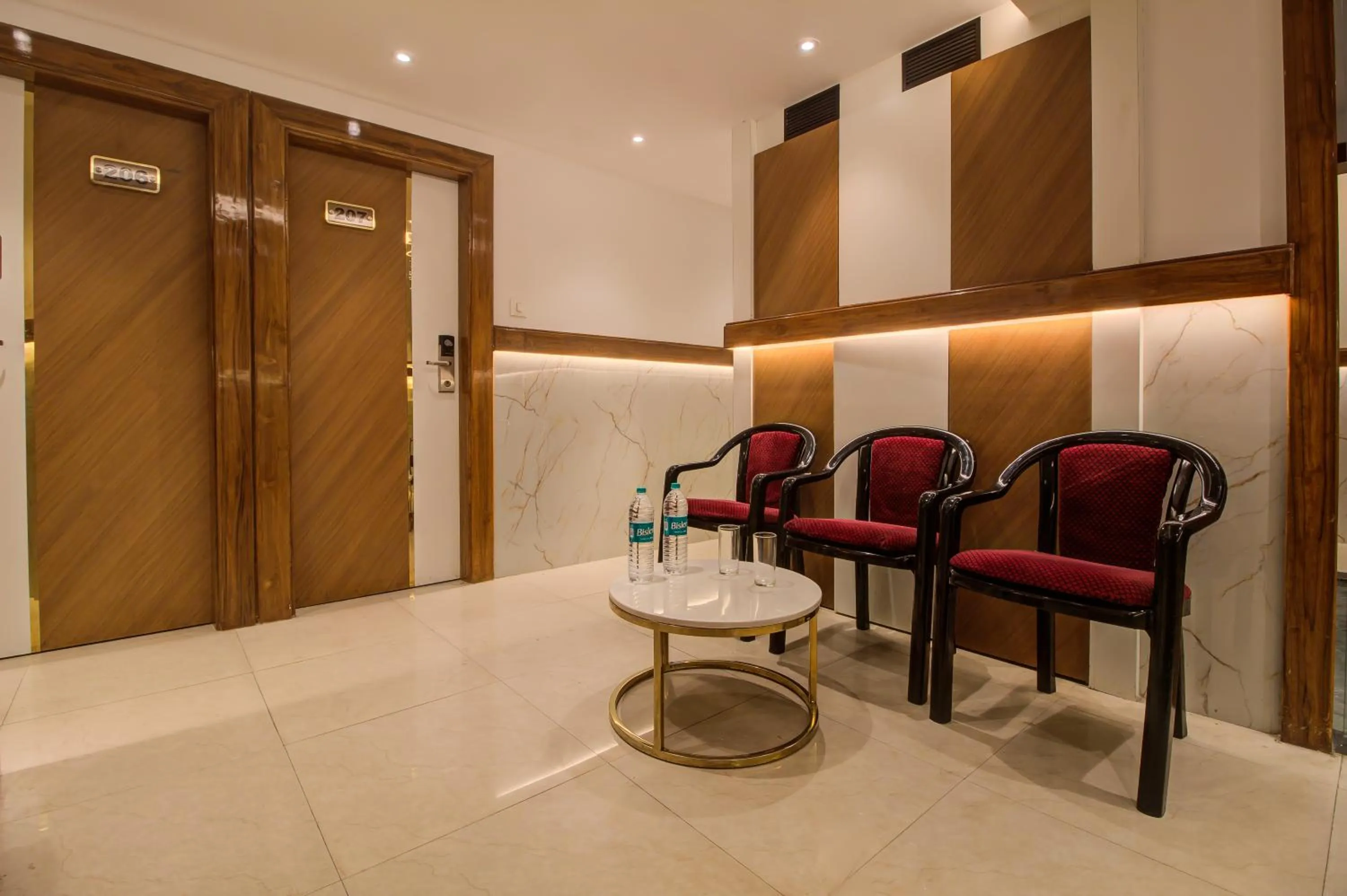 Lobby or reception in Hotel Malad Inn opposite Malad Railway Station