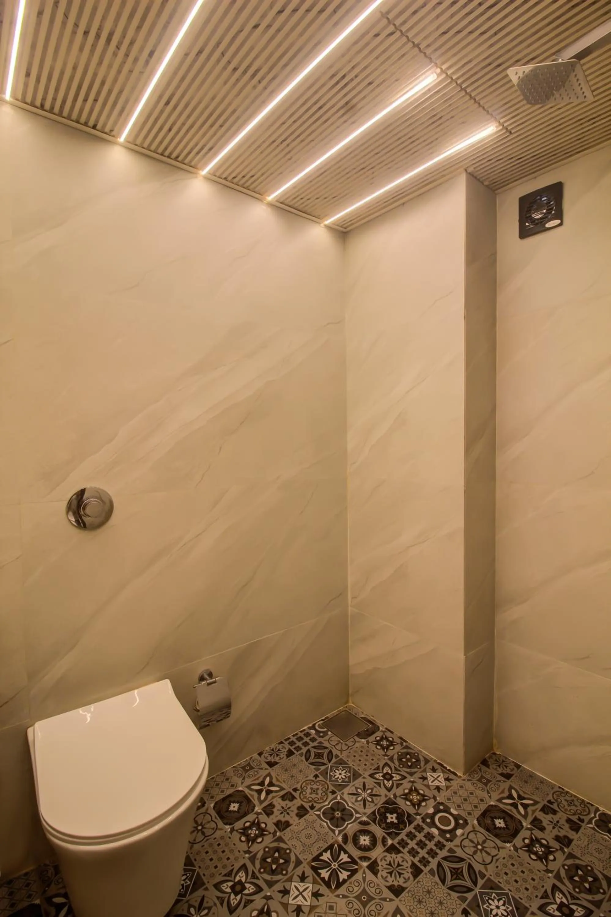 Bathroom in Hotel Malad Inn opposite Malad Railway Station